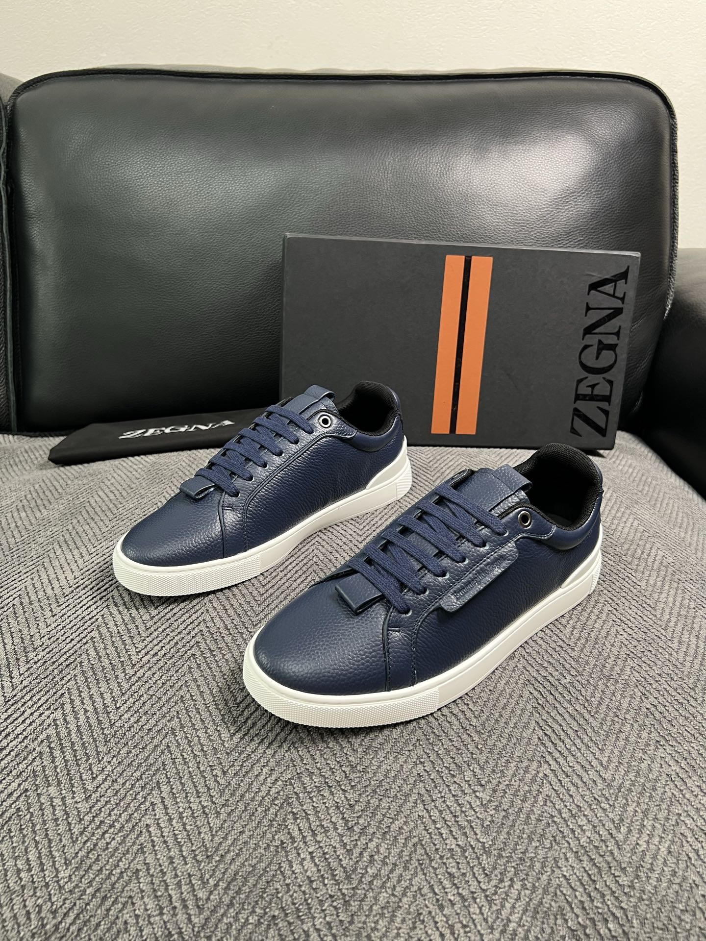 Zegna  高品质  顶级工艺品  杰尼亚  专柜新款原厂配置，意大利进口牛皮面料，进口牛里垫，透气舒适，鞋底：原厂特
