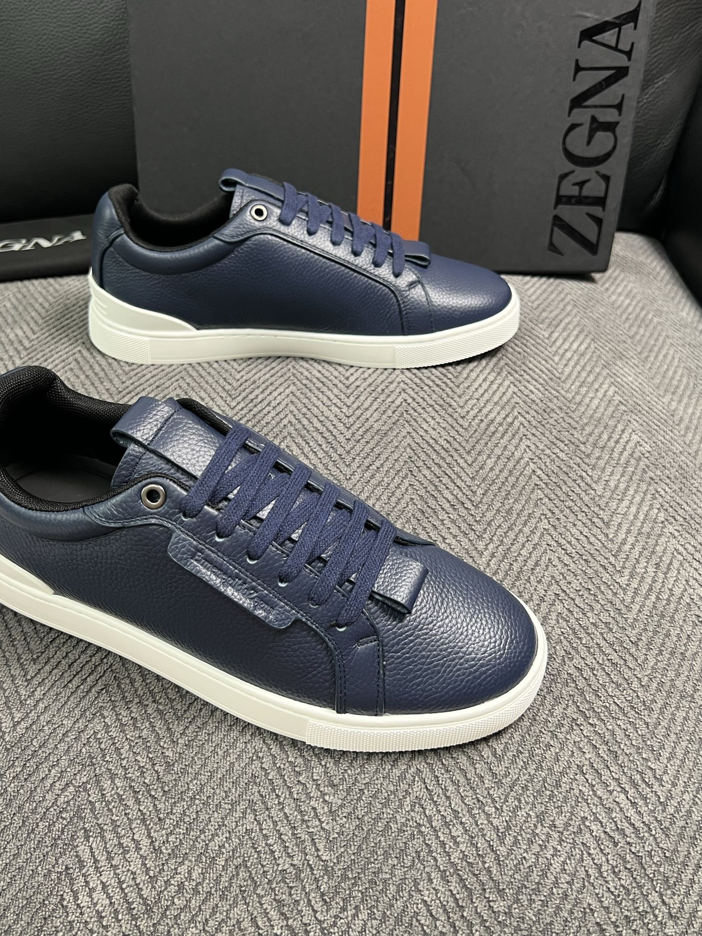 Zegna  高品质  顶级工艺品  杰尼亚  专柜新款原厂配置，意大利进口牛皮面料，进口牛里垫，透气舒适，鞋底：原厂特