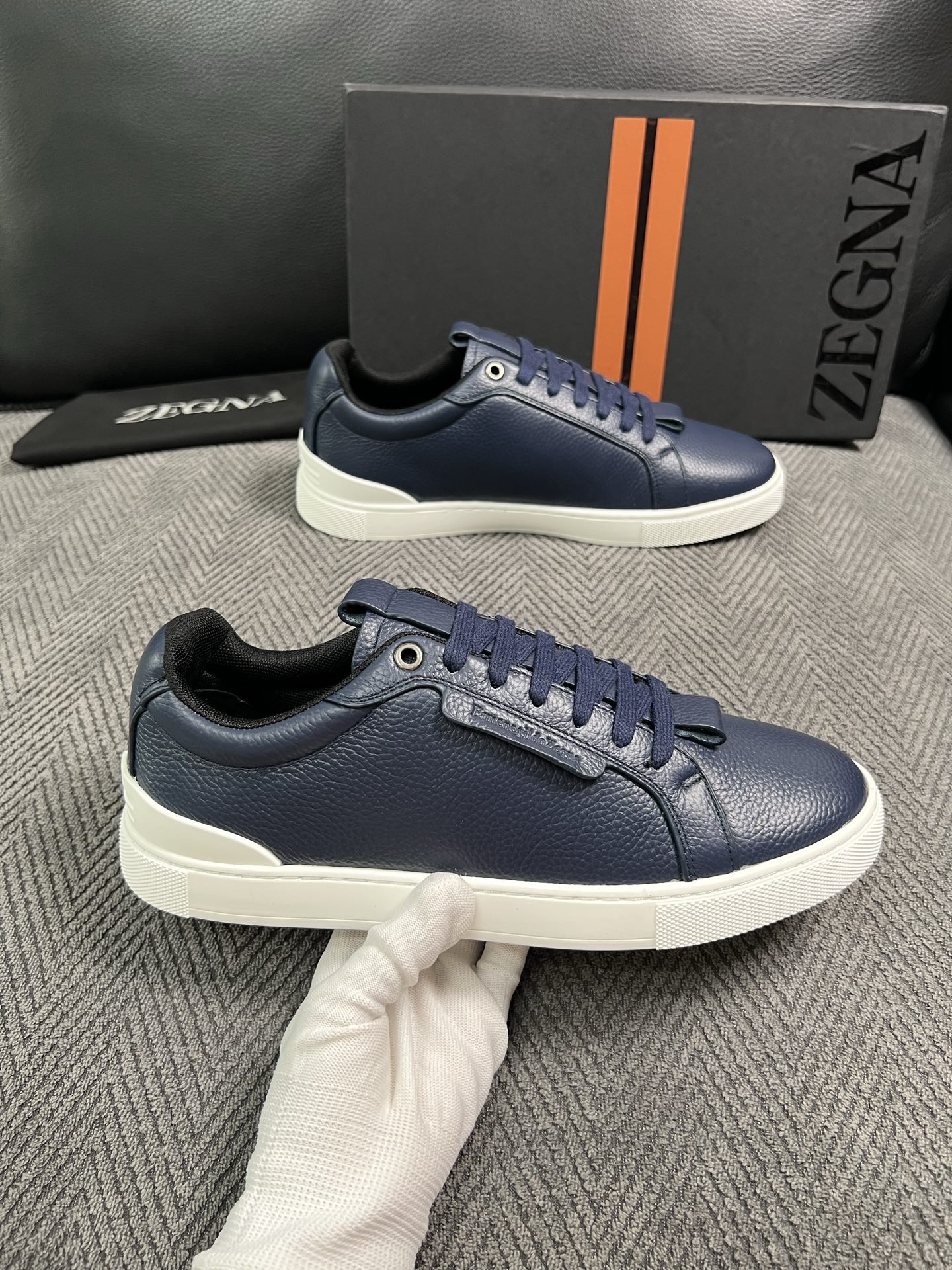Zegna  高品质  顶级工艺品  杰尼亚  专柜新款原厂配置，意大利进口牛皮面料，进口牛里垫，透气舒适，鞋底：原厂特