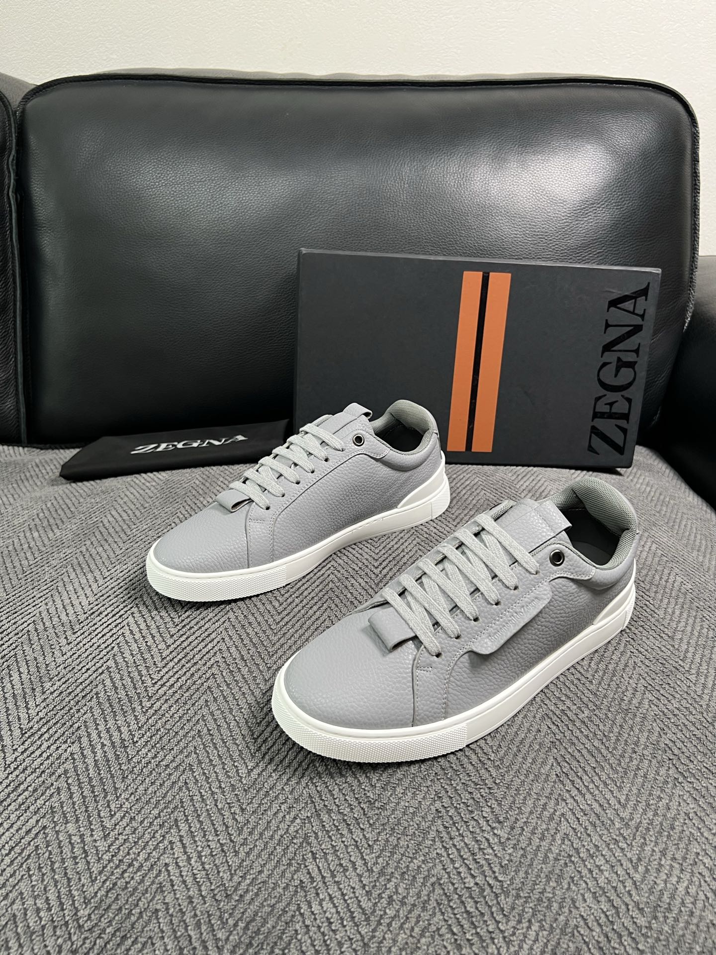 Zegna  高品质  顶级工艺品  杰尼亚  专柜新款原厂配置，意大利进口牛皮面料，进口牛里垫，透气舒适，鞋底：原厂特
