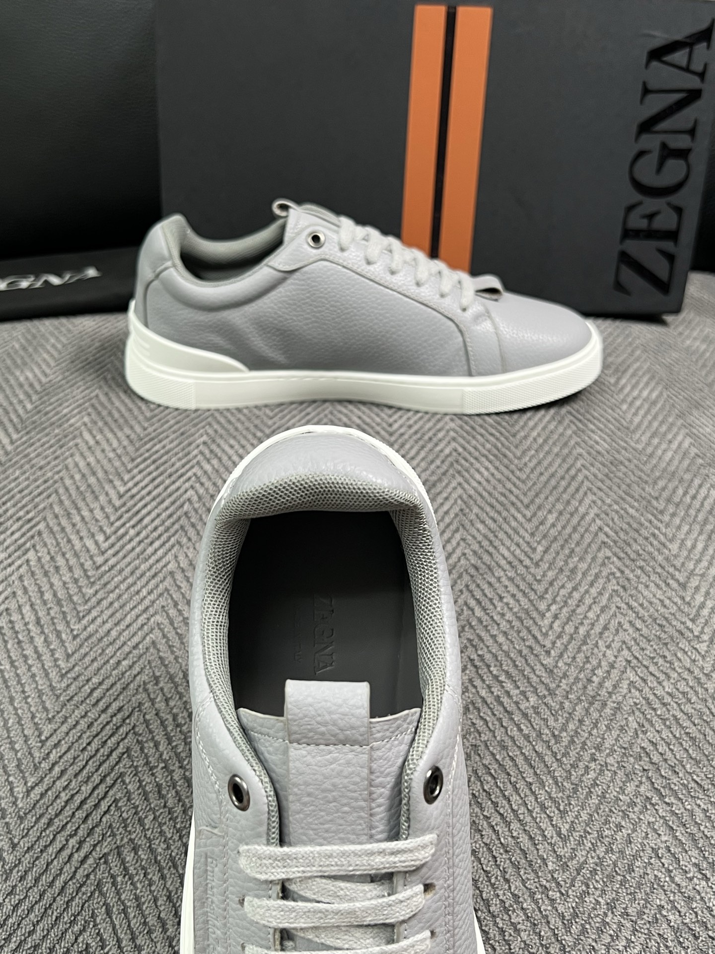 Zegna  高品质  顶级工艺品  杰尼亚  专柜新款原厂配置，意大利进口牛皮面料，进口牛里垫，透气舒适，鞋底：原厂特