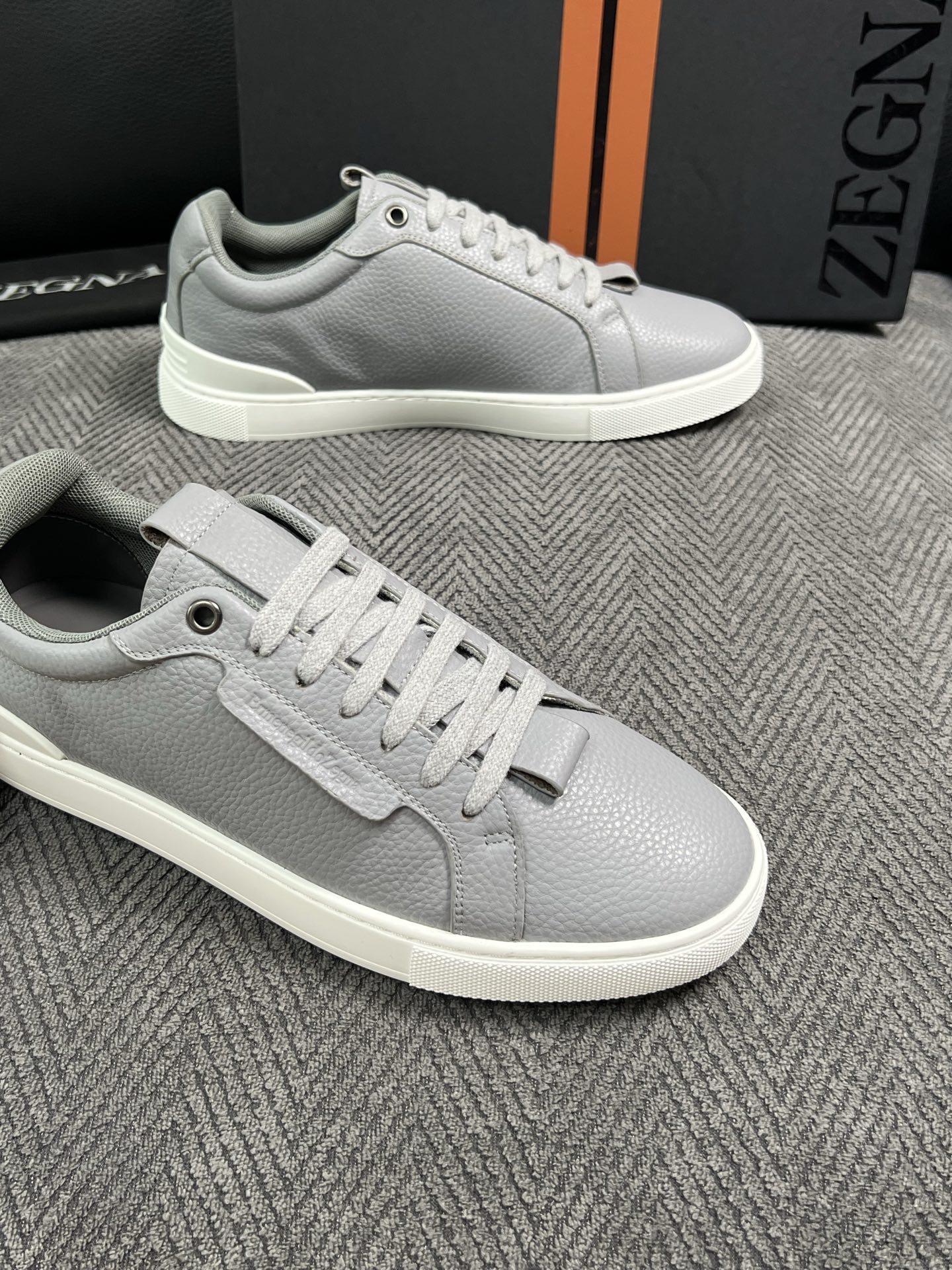 Zegna  高品质  顶级工艺品  杰尼亚  专柜新款原厂配置，意大利进口牛皮面料，进口牛里垫，透气舒适，鞋底：原厂特