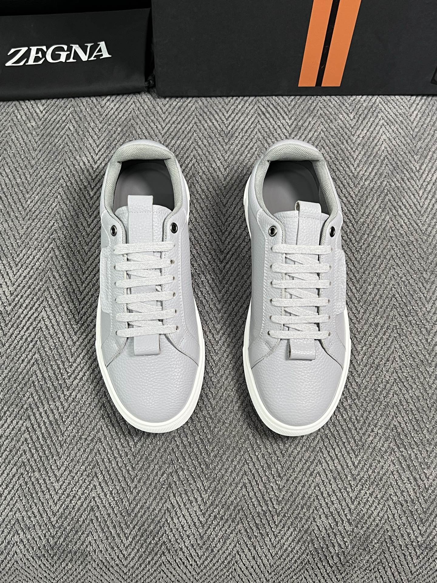 Zegna  高品质  顶级工艺品  杰尼亚  专柜新款原厂配置，意大利进口牛皮面料，进口牛里垫，透气舒适，鞋底：原厂特