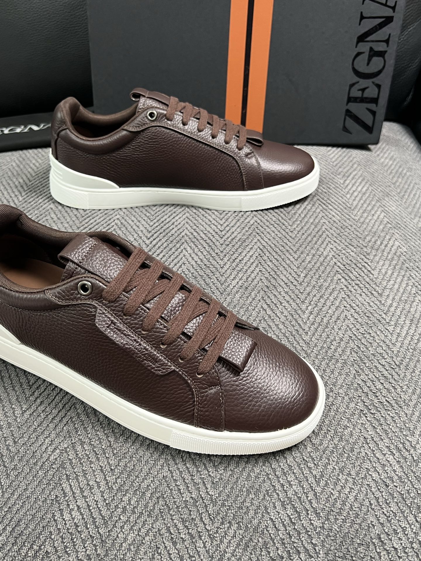 Zegna  高品质  顶级工艺品  杰尼亚  专柜新款原厂配置，意大利进口牛皮面料，进口牛里垫，透气舒适，鞋底：原厂特