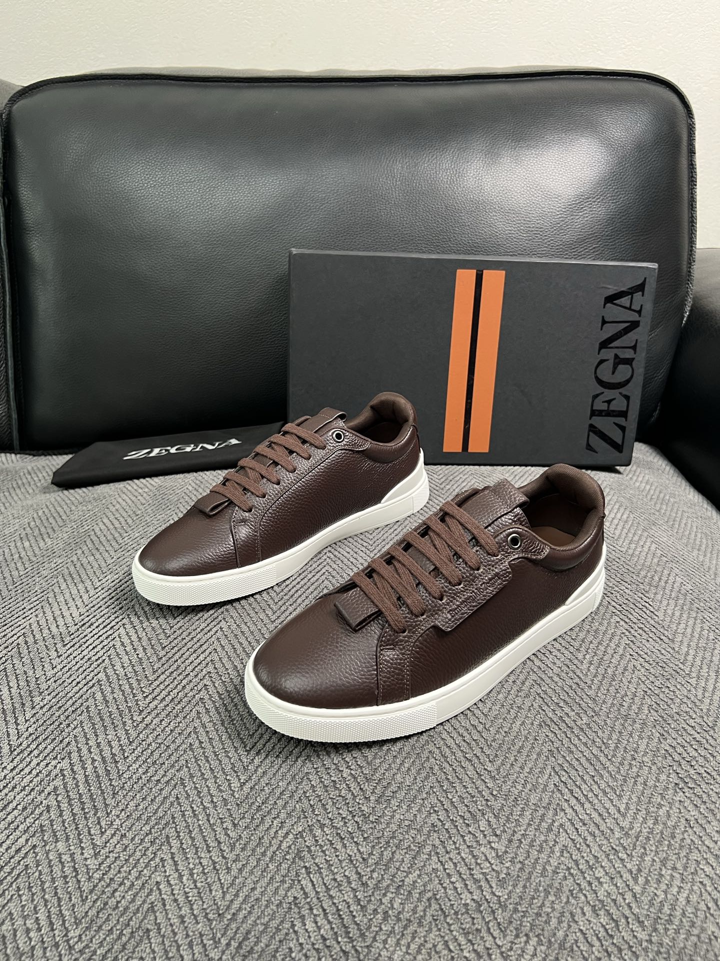Zegna  高品质  顶级工艺品  杰尼亚  专柜新款原厂配置，意大利进口牛皮面料，进口牛里垫，透气舒适，鞋底：原厂特