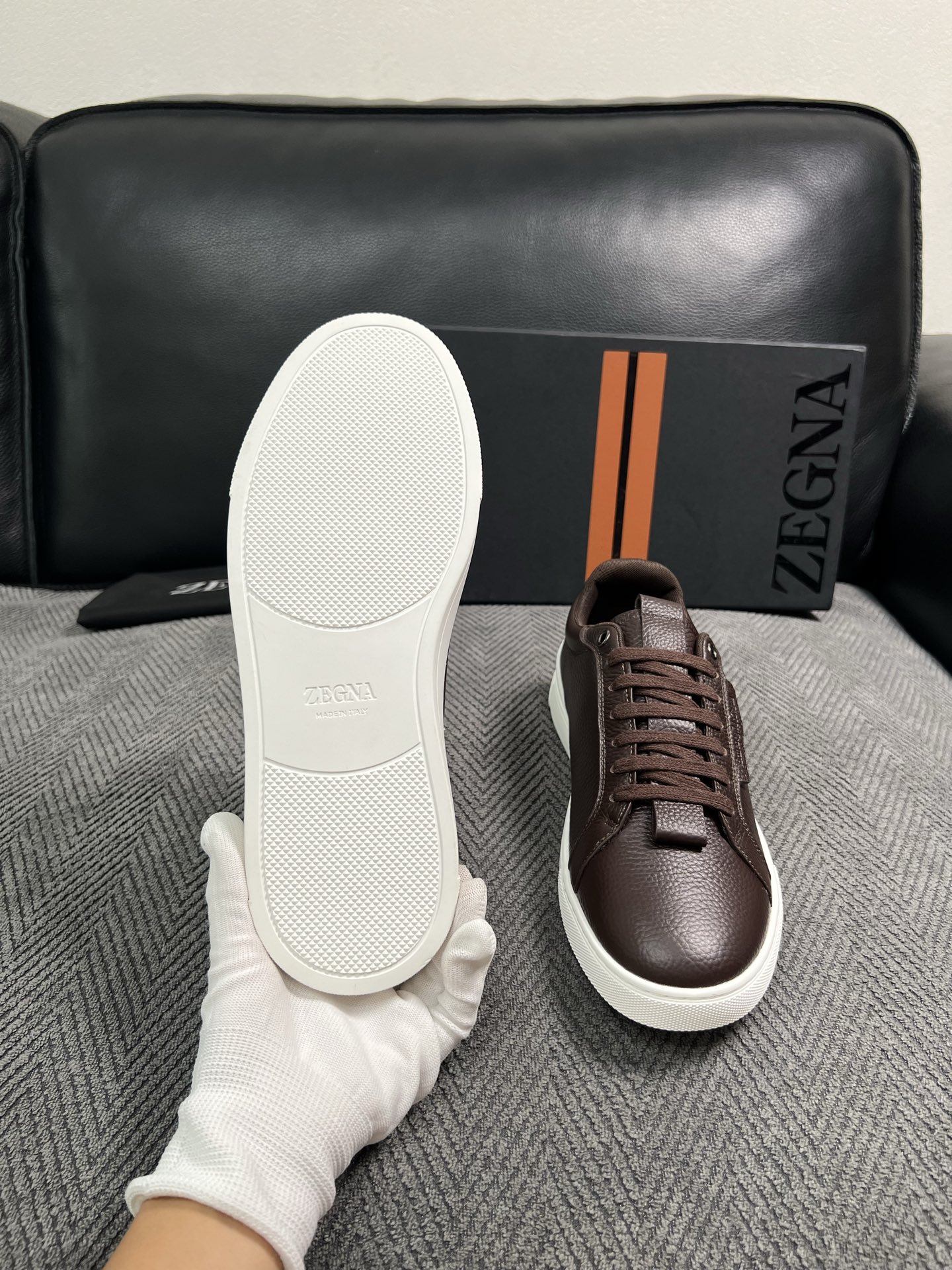Zegna  高品质  顶级工艺品  杰尼亚  专柜新款原厂配置，意大利进口牛皮面料，进口牛里垫，透气舒适，鞋底：原厂特