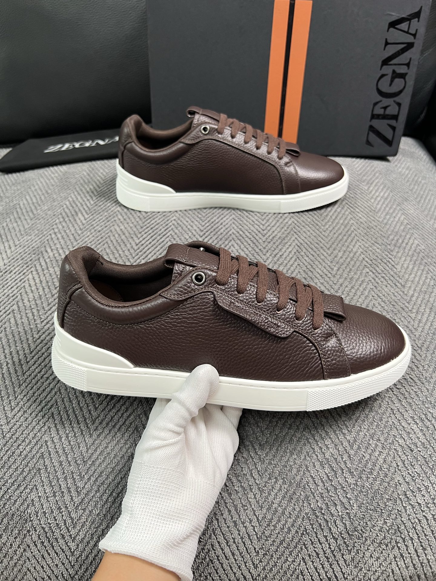 Zegna  高品质  顶级工艺品  杰尼亚  专柜新款原厂配置，意大利进口牛皮面料，进口牛里垫，透气舒适，鞋底：原厂特