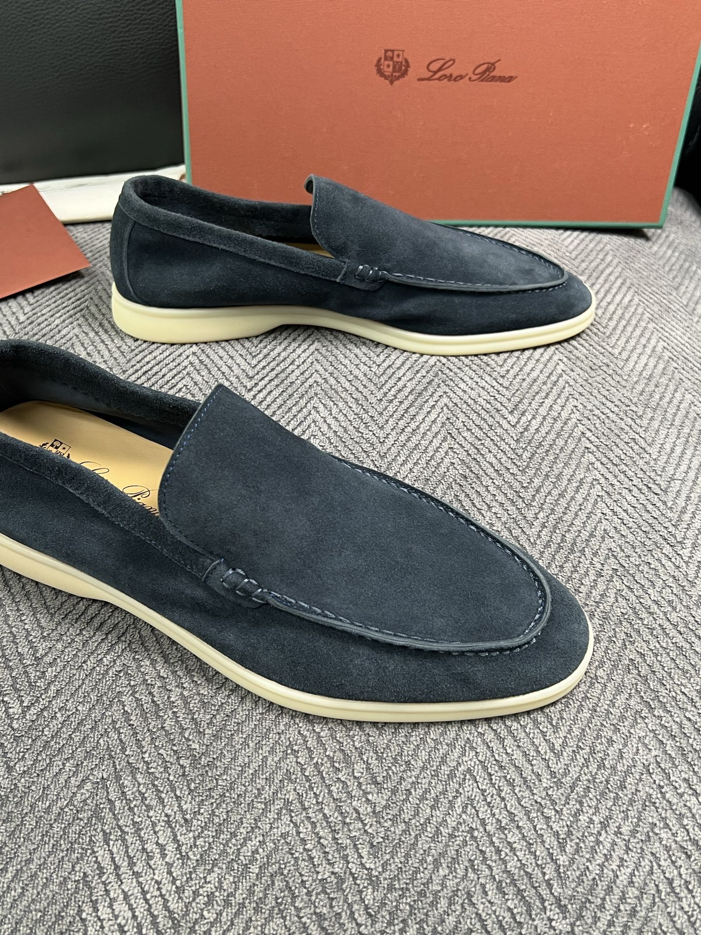 Loro Piana  高品质  顶级工艺品  诺悠翩雅  新品专柜同步原厂配置，鞋面意大利进口牛皮面料，高品质拼接工艺