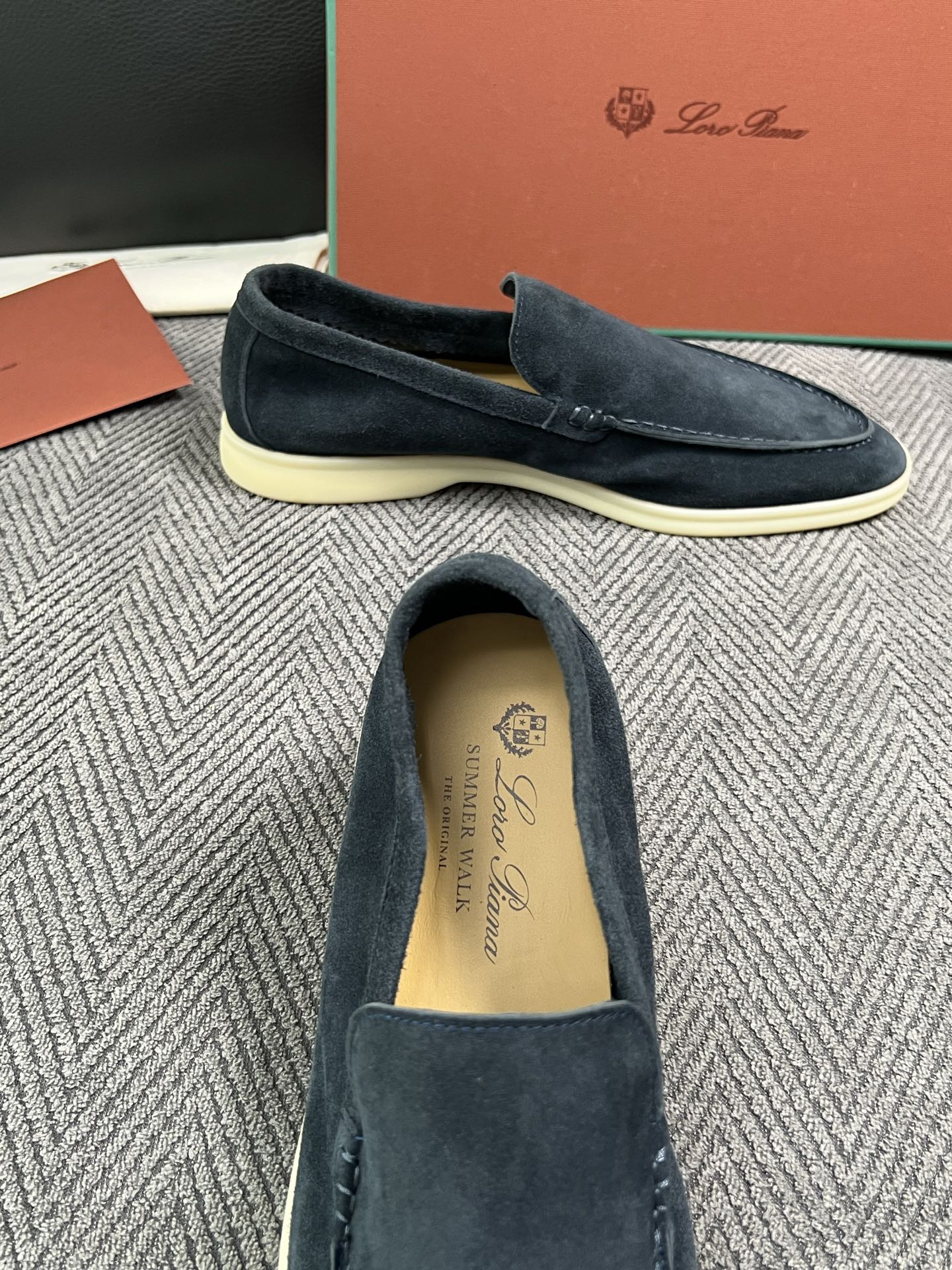 Loro Piana  高品质  顶级工艺品  诺悠翩雅  新品专柜同步原厂配置，鞋面意大利进口牛皮面料，高品质拼接工艺