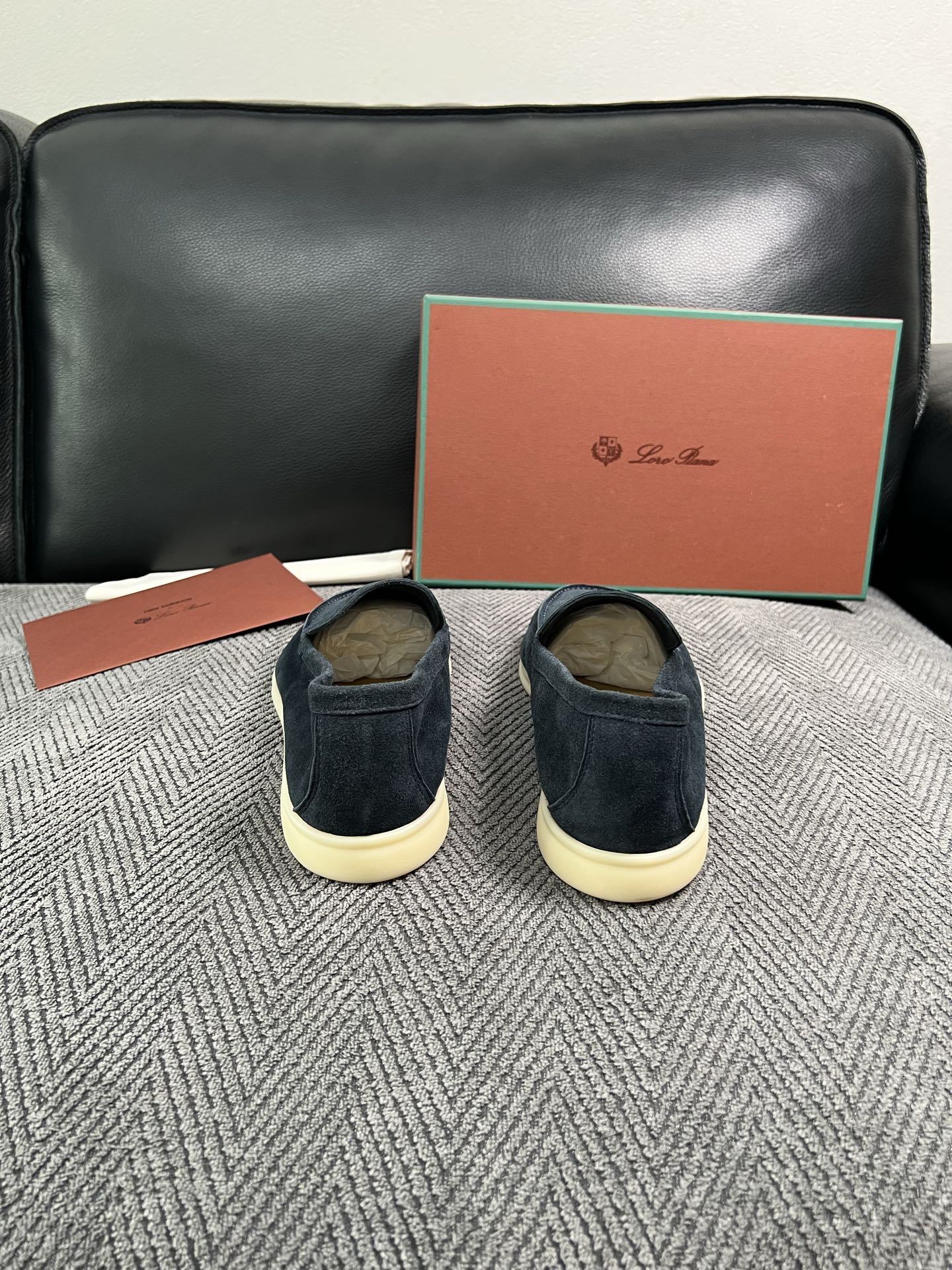 Loro Piana  高品质  顶级工艺品  诺悠翩雅  新品专柜同步原厂配置，鞋面意大利进口牛皮面料，高品质拼接工艺