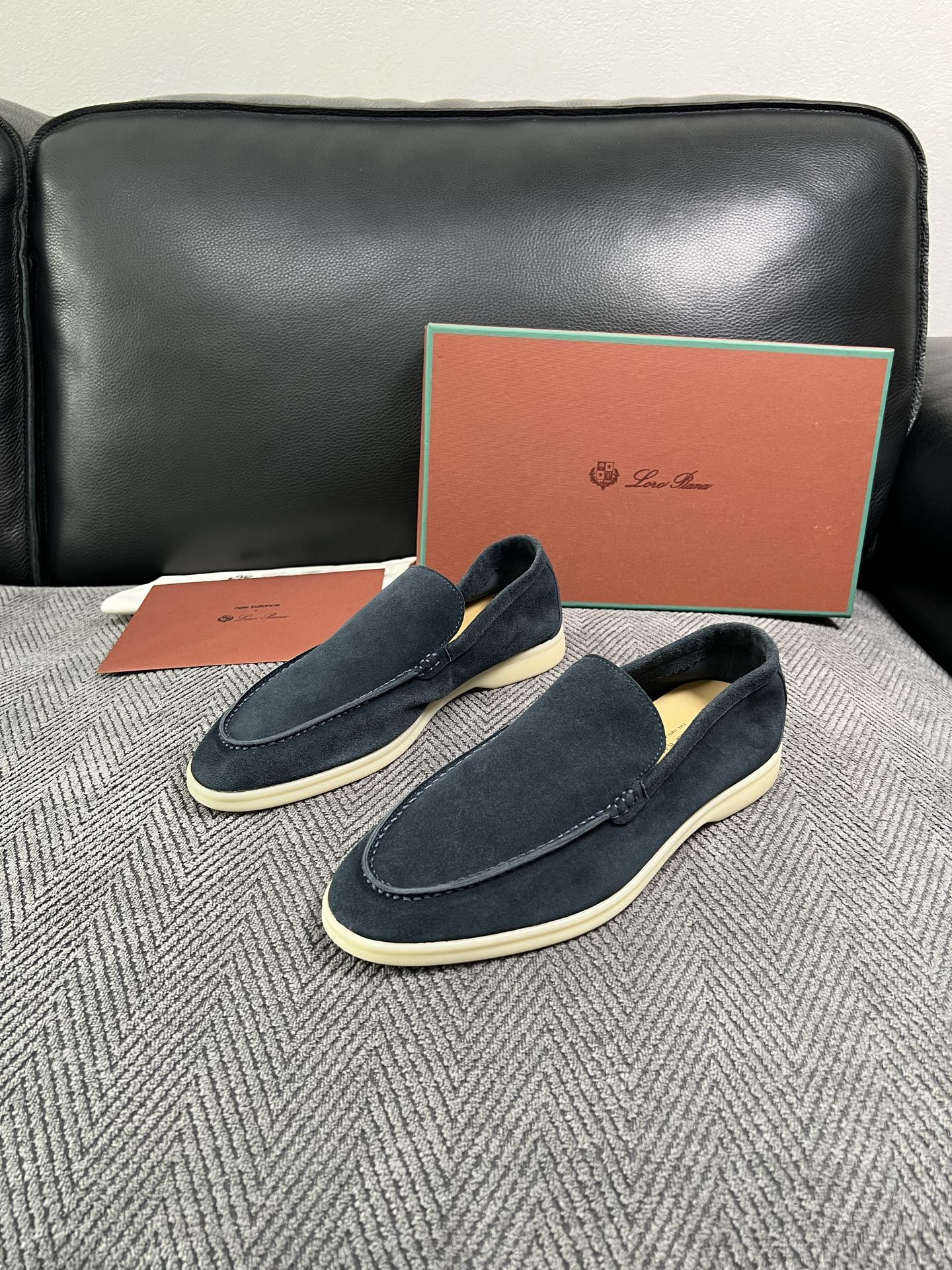 Loro Piana  高品质  顶级工艺品  诺悠翩雅  新品专柜同步原厂配置，鞋面意大利进口牛皮面料，高品质拼接工艺
