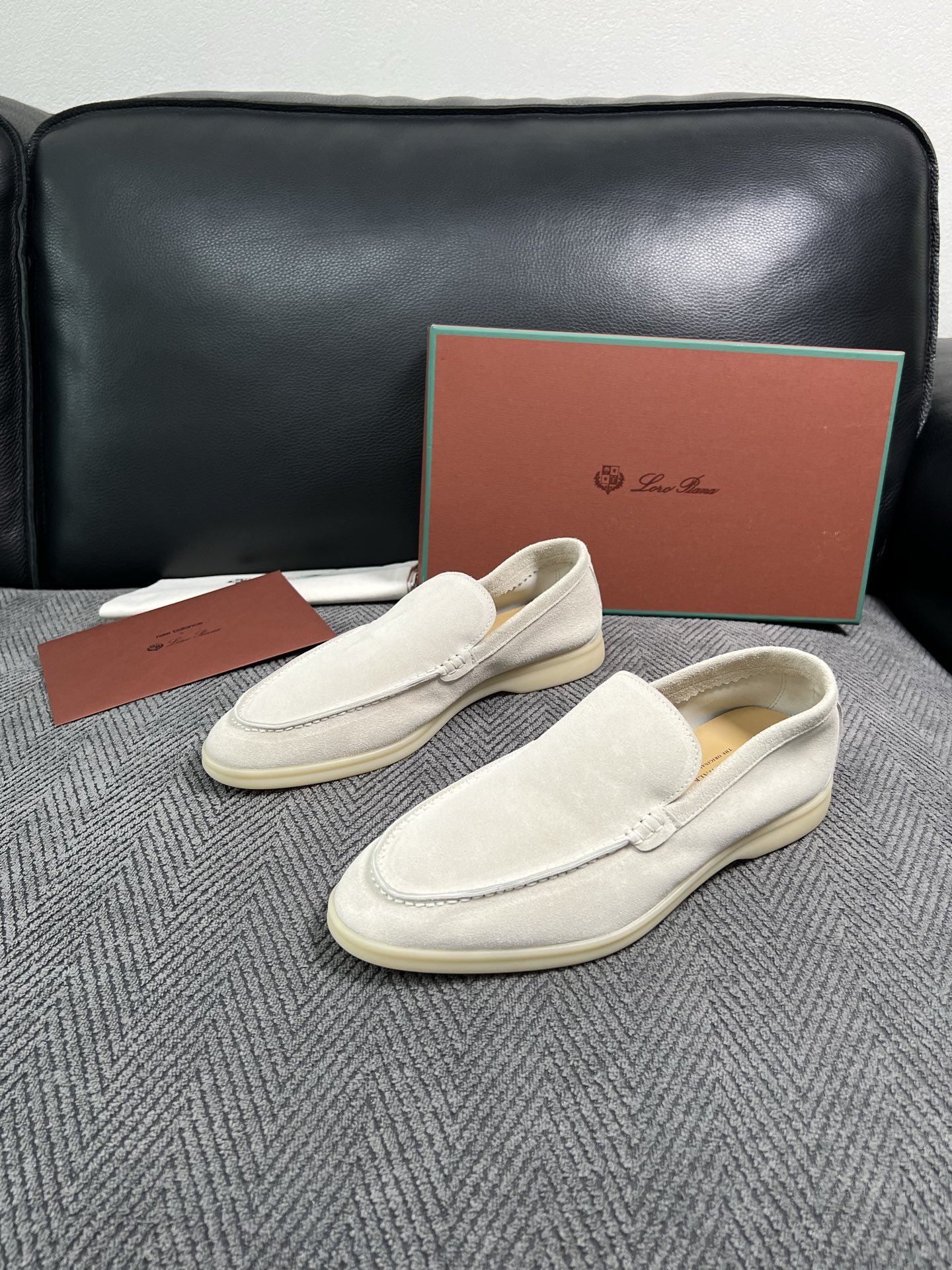 Loro Piana  高品质  顶级工艺品  诺悠翩雅  新品专柜同步原厂配置，鞋面意大利进口牛皮面料，高品质拼接工艺