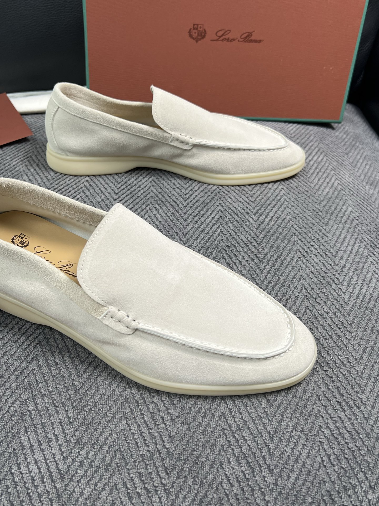 Loro Piana  高品质  顶级工艺品  诺悠翩雅  新品专柜同步原厂配置，鞋面意大利进口牛皮面料，高品质拼接工艺