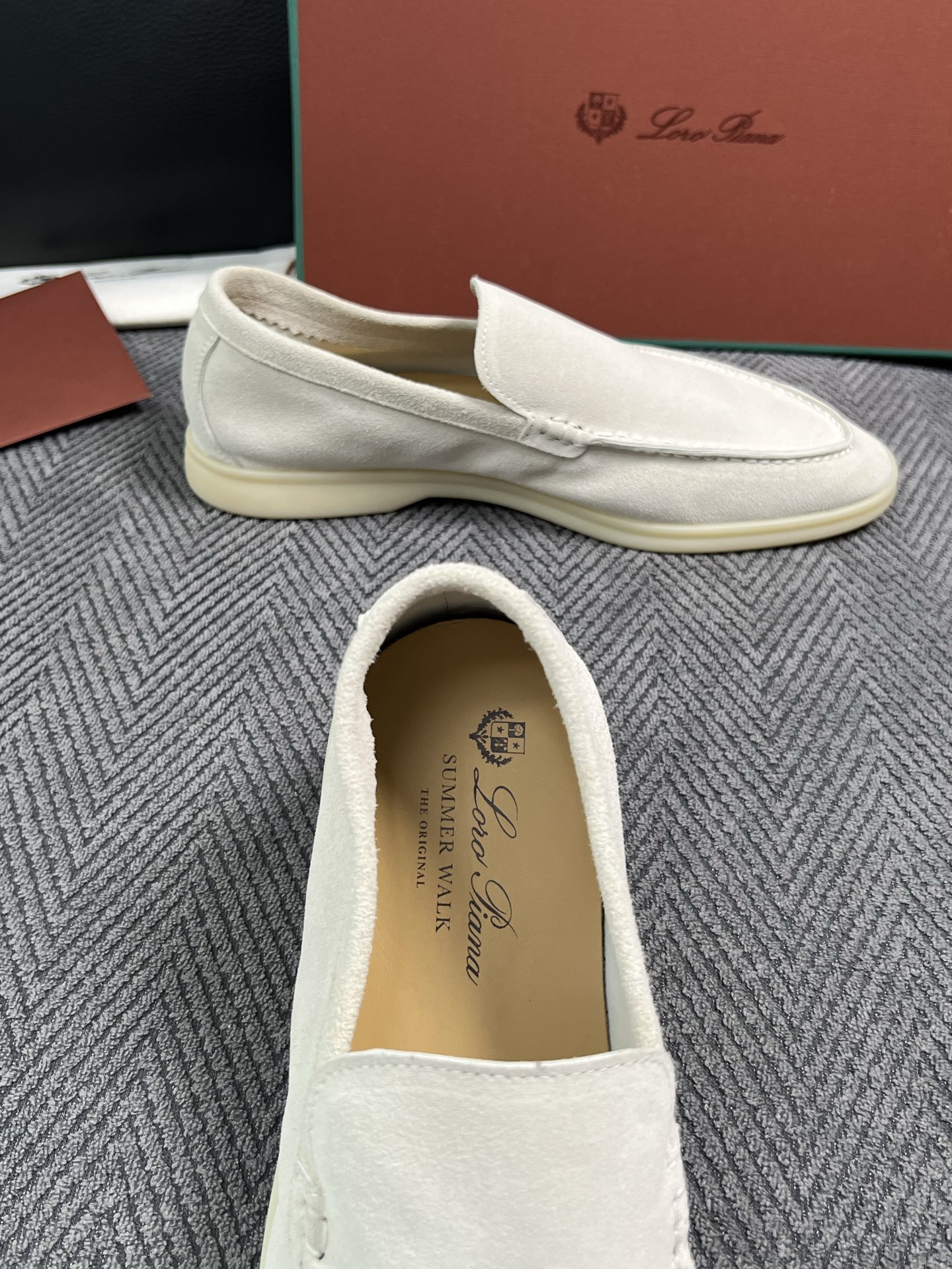Loro Piana  高品质  顶级工艺品  诺悠翩雅  新品专柜同步原厂配置，鞋面意大利进口牛皮面料，高品质拼接工艺