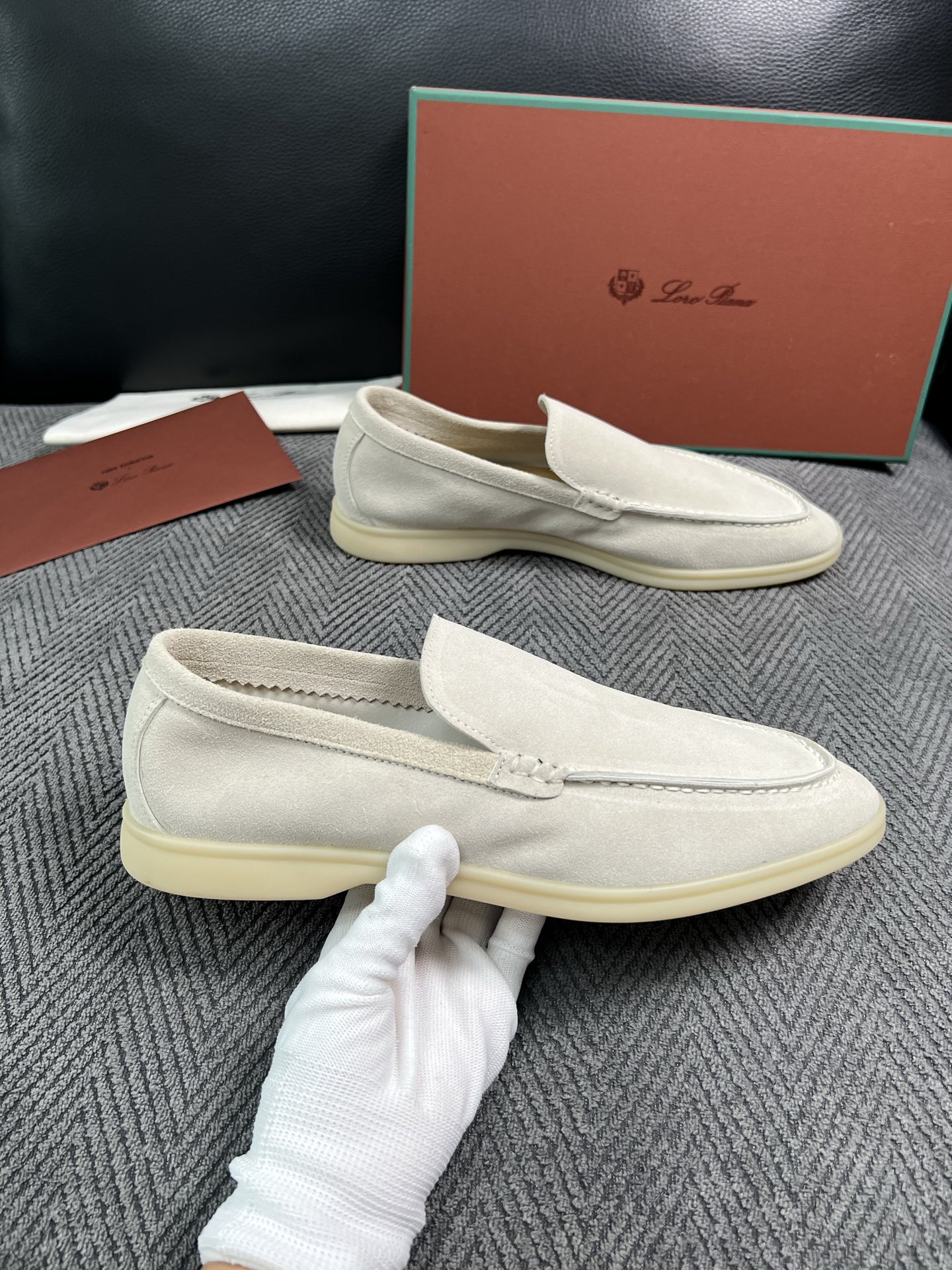 Loro Piana  高品质  顶级工艺品  诺悠翩雅  新品专柜同步原厂配置，鞋面意大利进口牛皮面料，高品质拼接工艺
