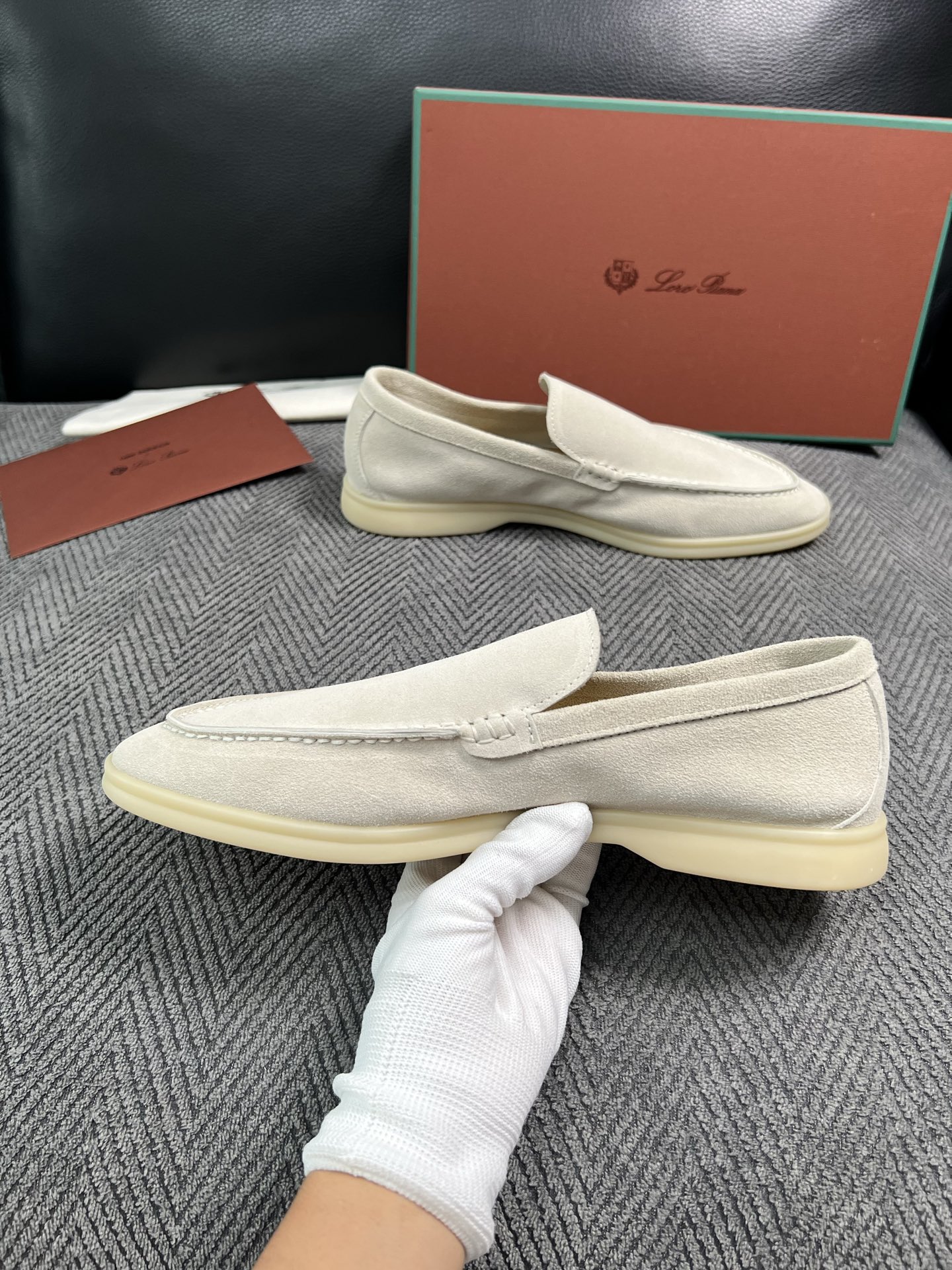 Loro Piana  高品质  顶级工艺品  诺悠翩雅  新品专柜同步原厂配置，鞋面意大利进口牛皮面料，高品质拼接工艺