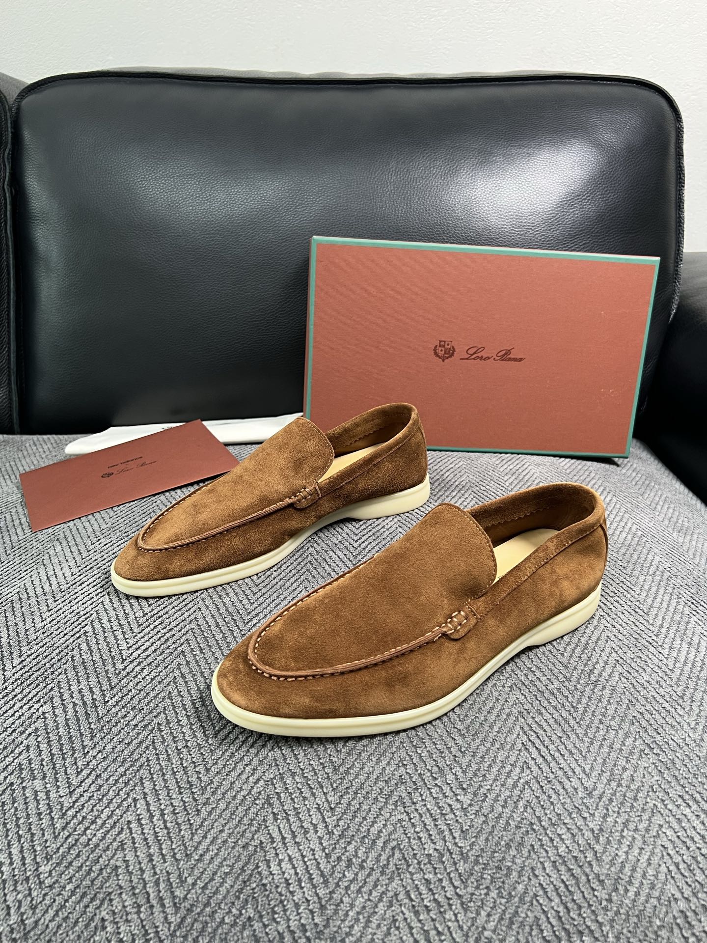 Loro Piana  高品质  顶级工艺品  诺悠翩雅  新品专柜同步原厂配置，鞋面意大利进口牛皮面料，高品质拼接工艺