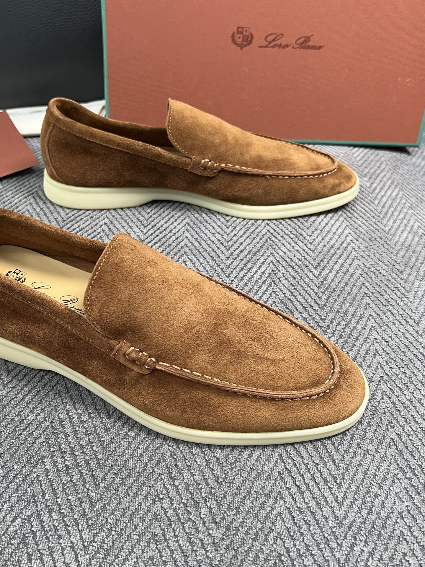 Loro Piana  高品质  顶级工艺品  诺悠翩雅  新品专柜同步原厂配置，鞋面意大利进口牛皮面料，高品质拼接工艺