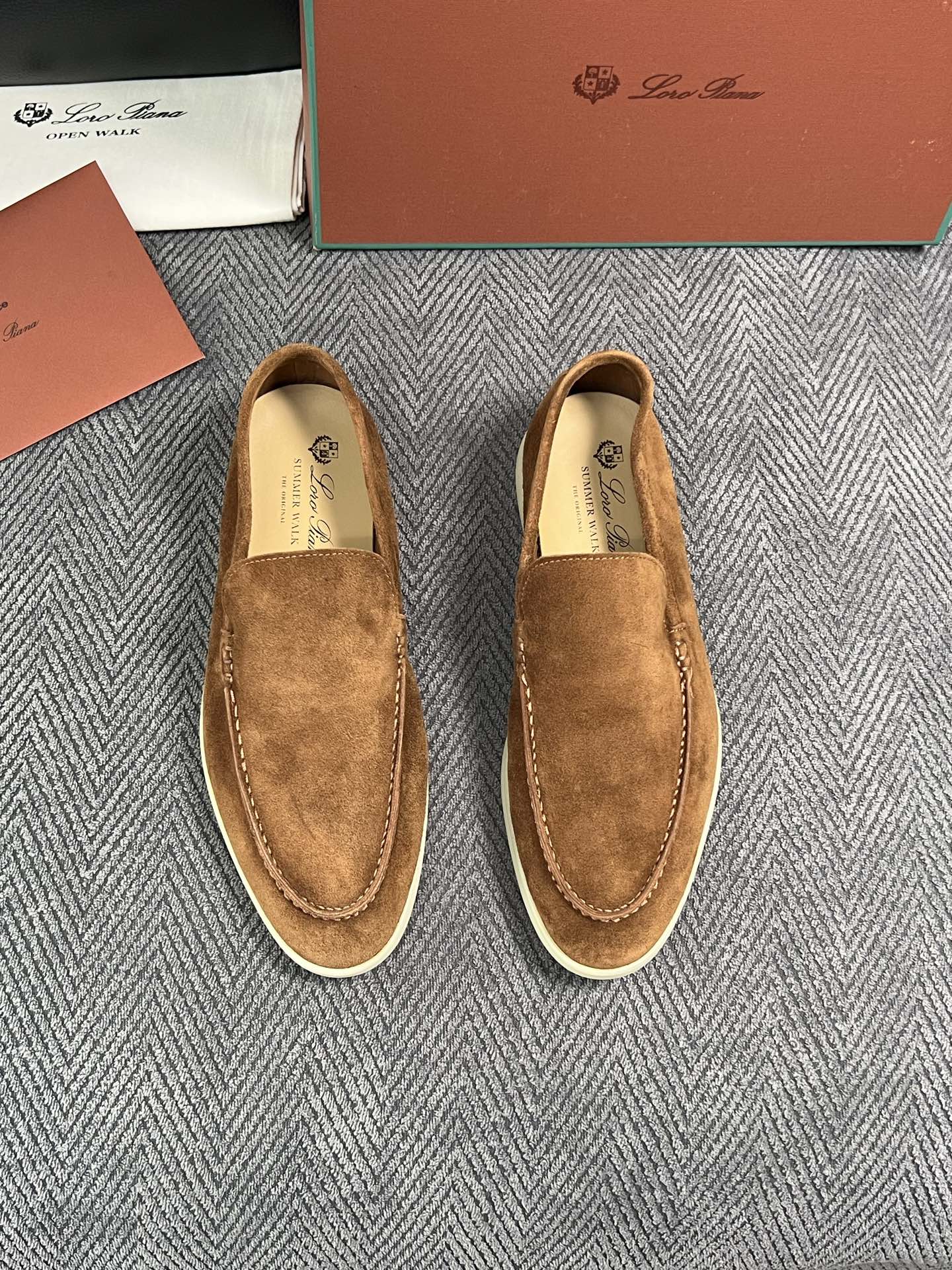 Loro Piana  高品质  顶级工艺品  诺悠翩雅  新品专柜同步原厂配置，鞋面意大利进口牛皮面料，高品质拼接工艺