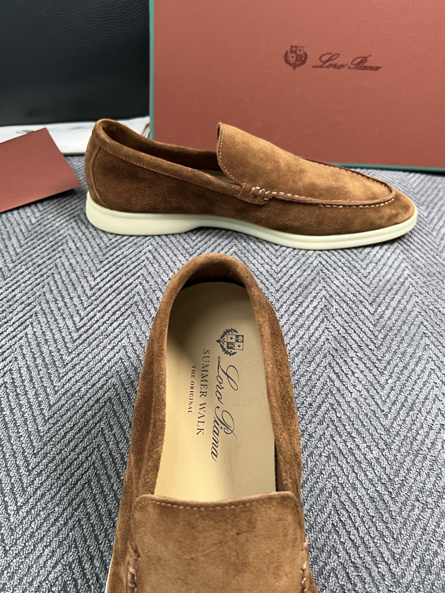 Loro Piana  高品质  顶级工艺品  诺悠翩雅  新品专柜同步原厂配置，鞋面意大利进口牛皮面料，高品质拼接工艺