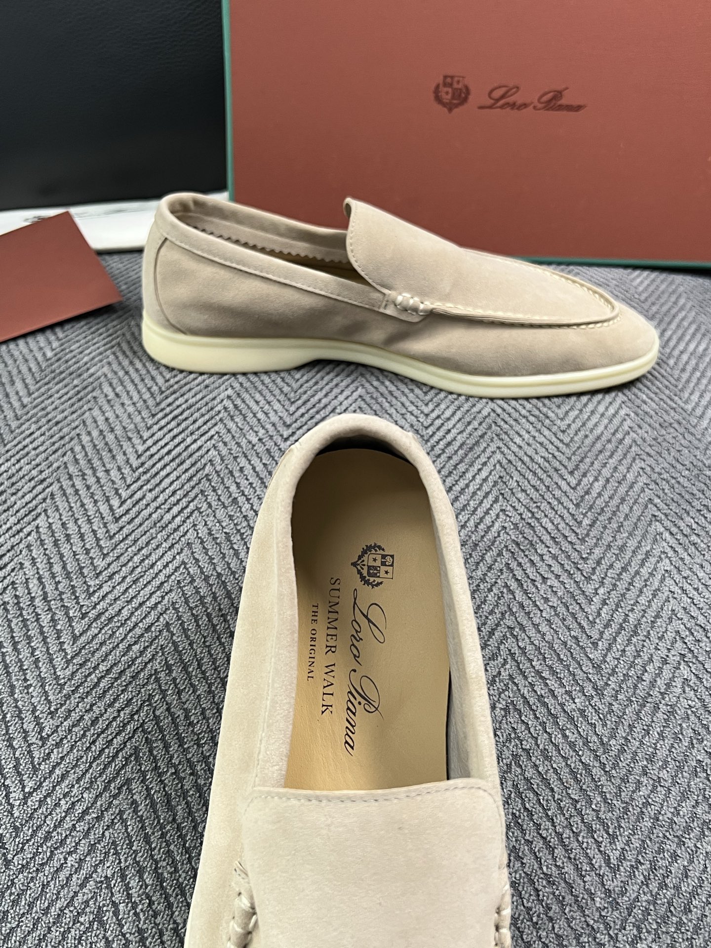 Loro Piana  高品质  顶级工艺品  诺悠翩雅  新品专柜同步原厂配置，鞋面意大利进口牛皮面料，高品质拼接工艺