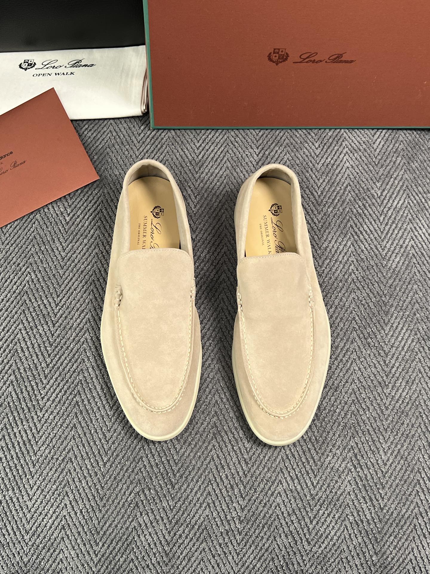 Loro Piana  高品质  顶级工艺品  诺悠翩雅  新品专柜同步原厂配置，鞋面意大利进口牛皮面料，高品质拼接工艺
