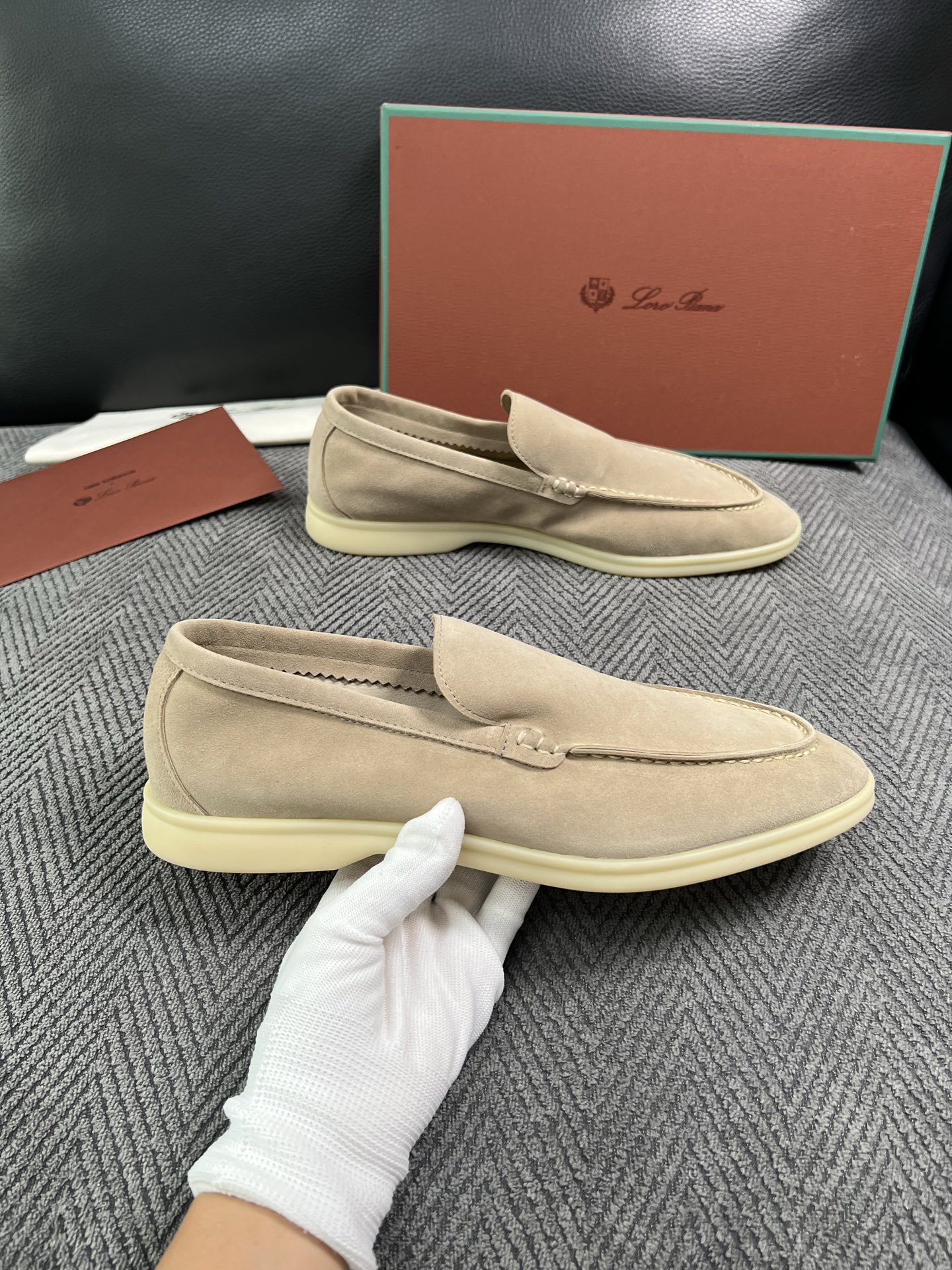 Loro Piana  高品质  顶级工艺品  诺悠翩雅  新品专柜同步原厂配置，鞋面意大利进口牛皮面料，高品质拼接工艺