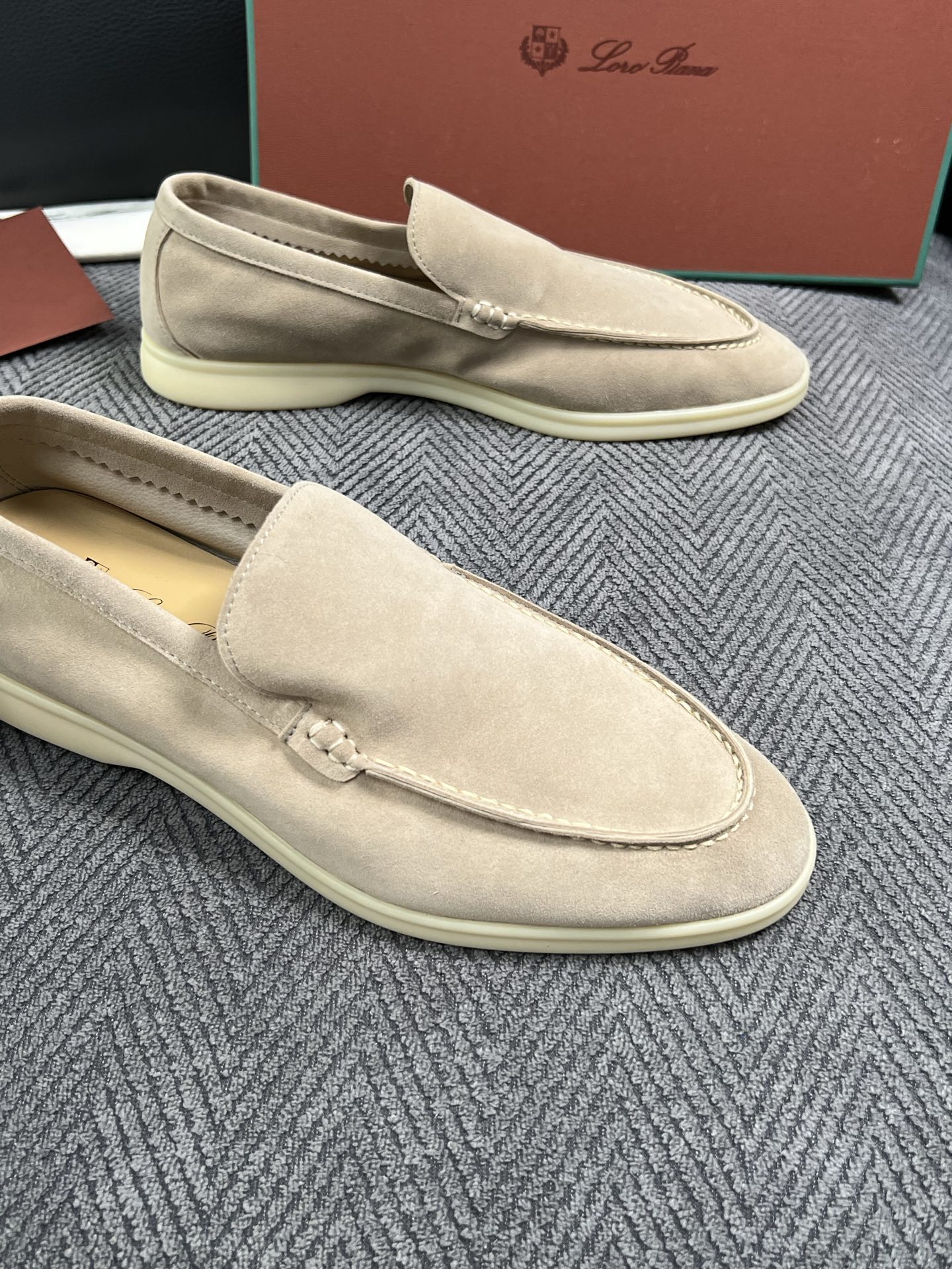 Loro Piana  高品质  顶级工艺品  诺悠翩雅  新品专柜同步原厂配置，鞋面意大利进口牛皮面料，高品质拼接工艺