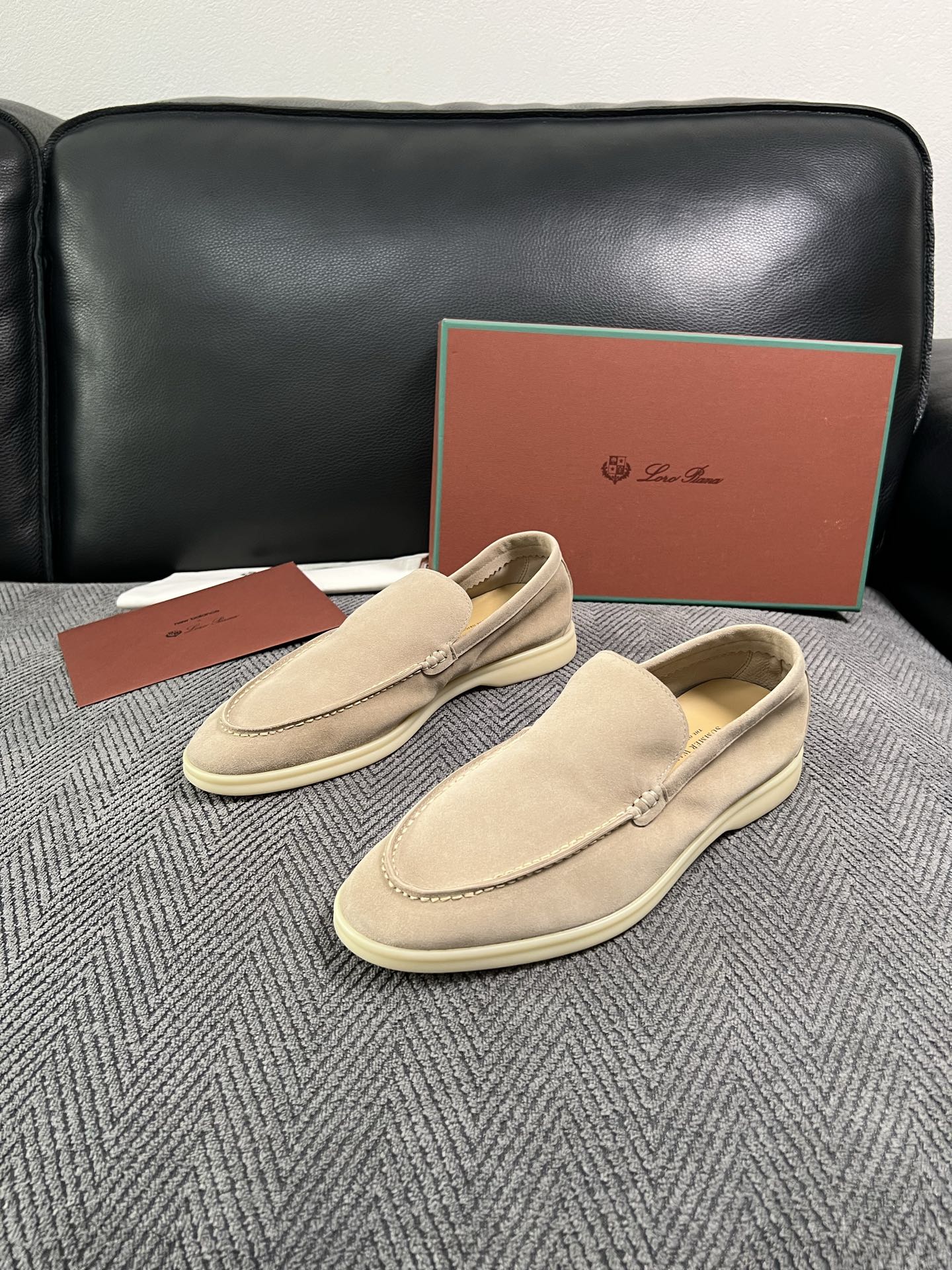 Loro Piana  高品质  顶级工艺品  诺悠翩雅  新品专柜同步原厂配置，鞋面意大利进口牛皮面料，高品质拼接工艺
