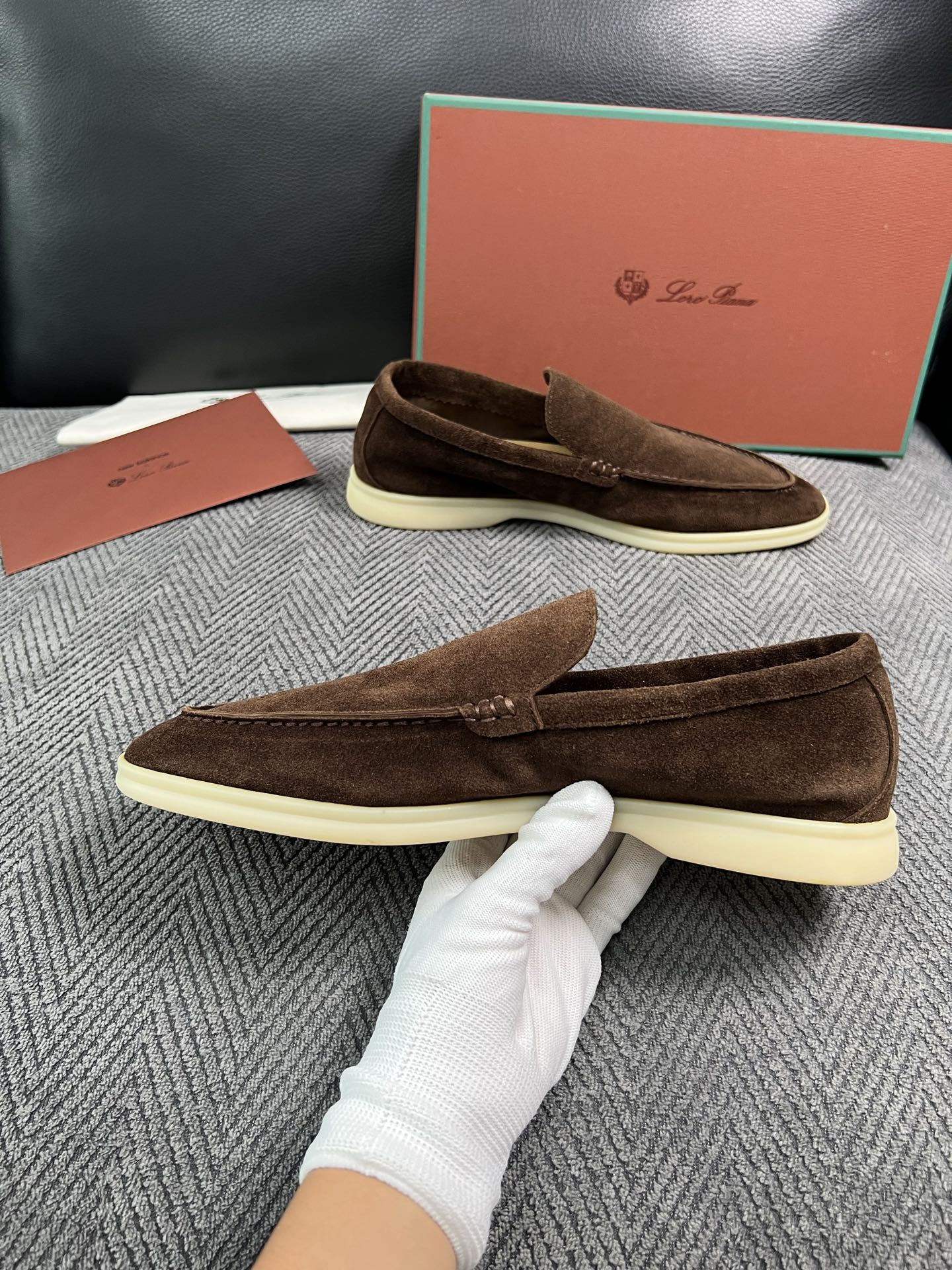 Loro Piana  高品质  顶级工艺品  诺悠翩雅  新品专柜同步原厂配置，鞋面意大利进口牛皮面料，高品质拼接工艺