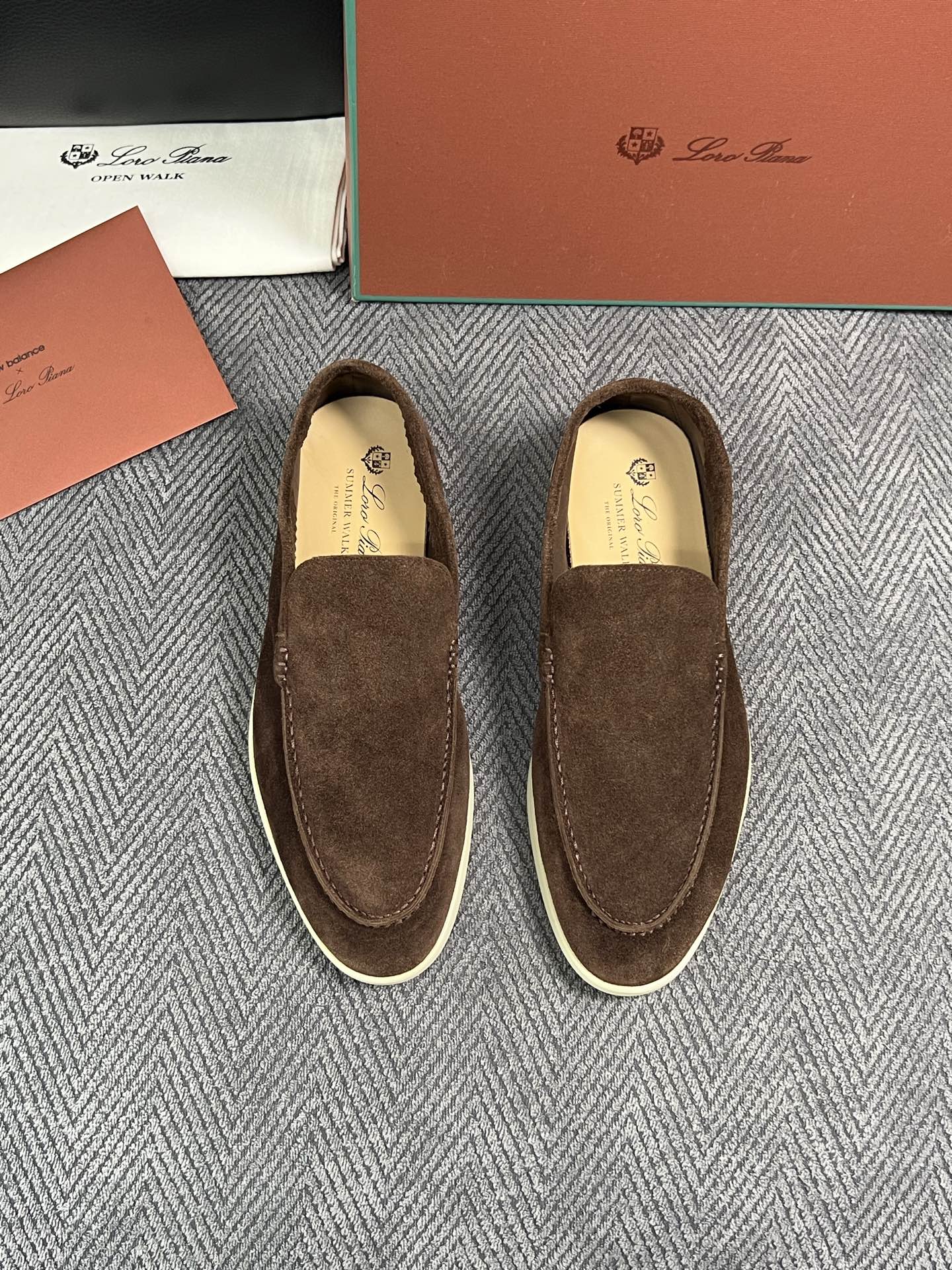Loro Piana  高品质  顶级工艺品  诺悠翩雅  新品专柜同步原厂配置，鞋面意大利进口牛皮面料，高品质拼接工艺
