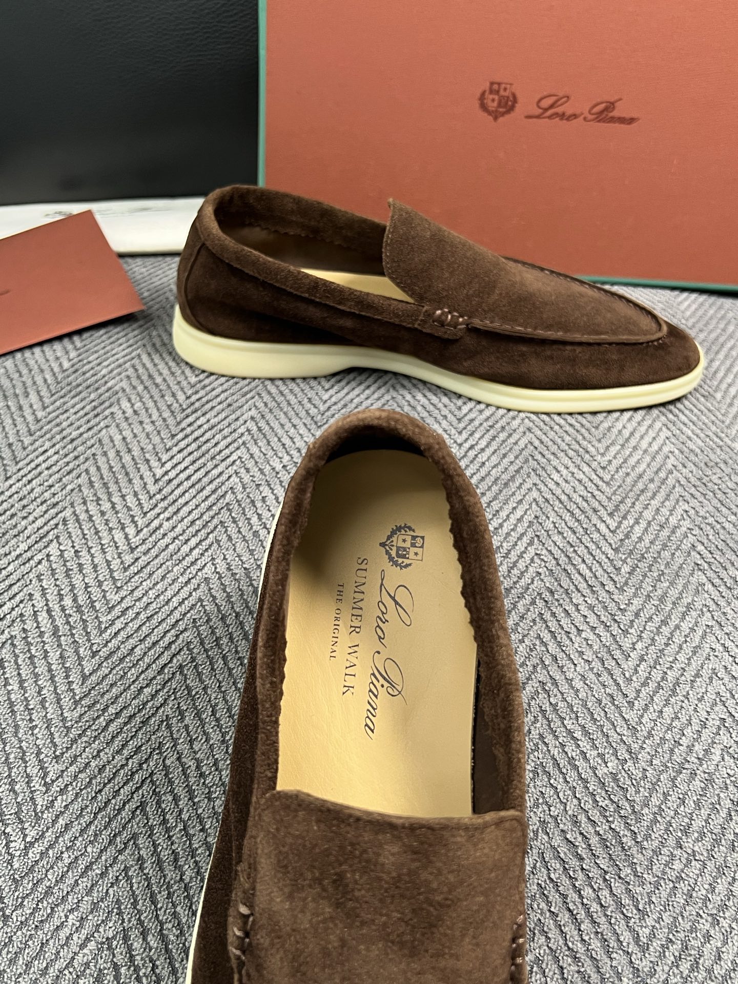 Loro Piana  高品质  顶级工艺品  诺悠翩雅  新品专柜同步原厂配置，鞋面意大利进口牛皮面料，高品质拼接工艺