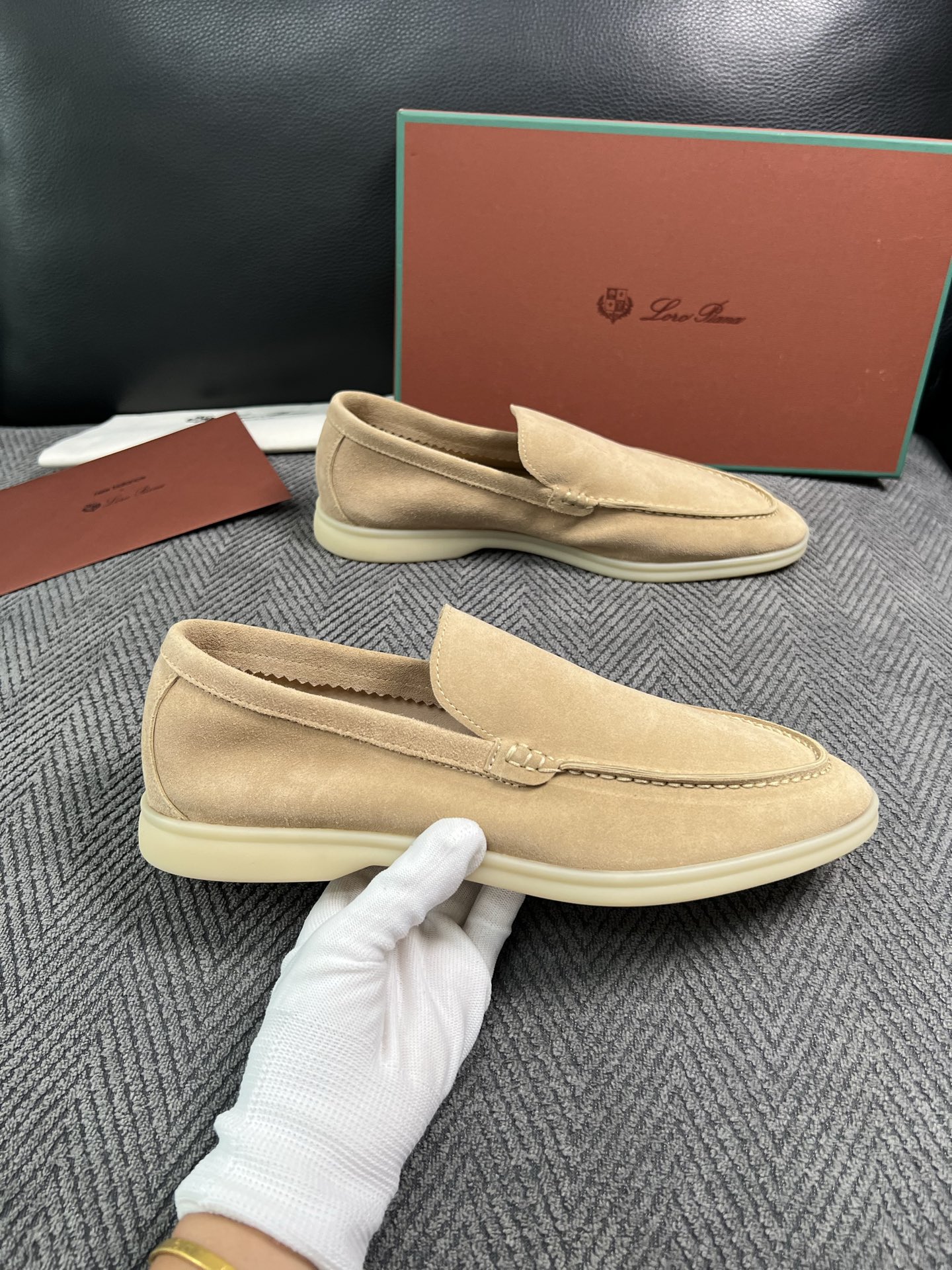 Loro Piana  高品质  顶级工艺品  诺悠翩雅  新品专柜同步原厂配置，鞋面意大利进口牛皮面料，高品质拼接工艺