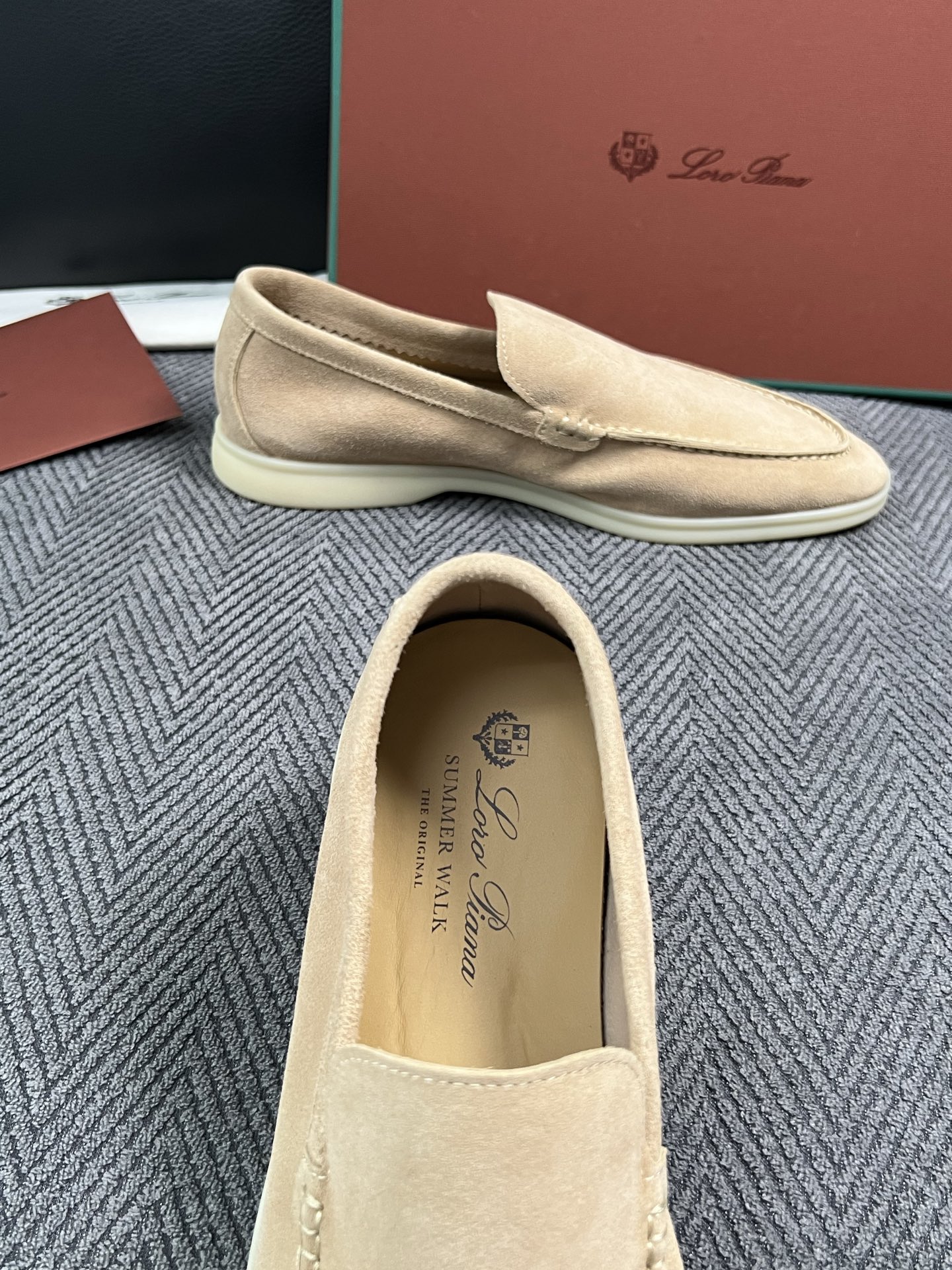 Loro Piana  高品质  顶级工艺品  诺悠翩雅  新品专柜同步原厂配置，鞋面意大利进口牛皮面料，高品质拼接工艺