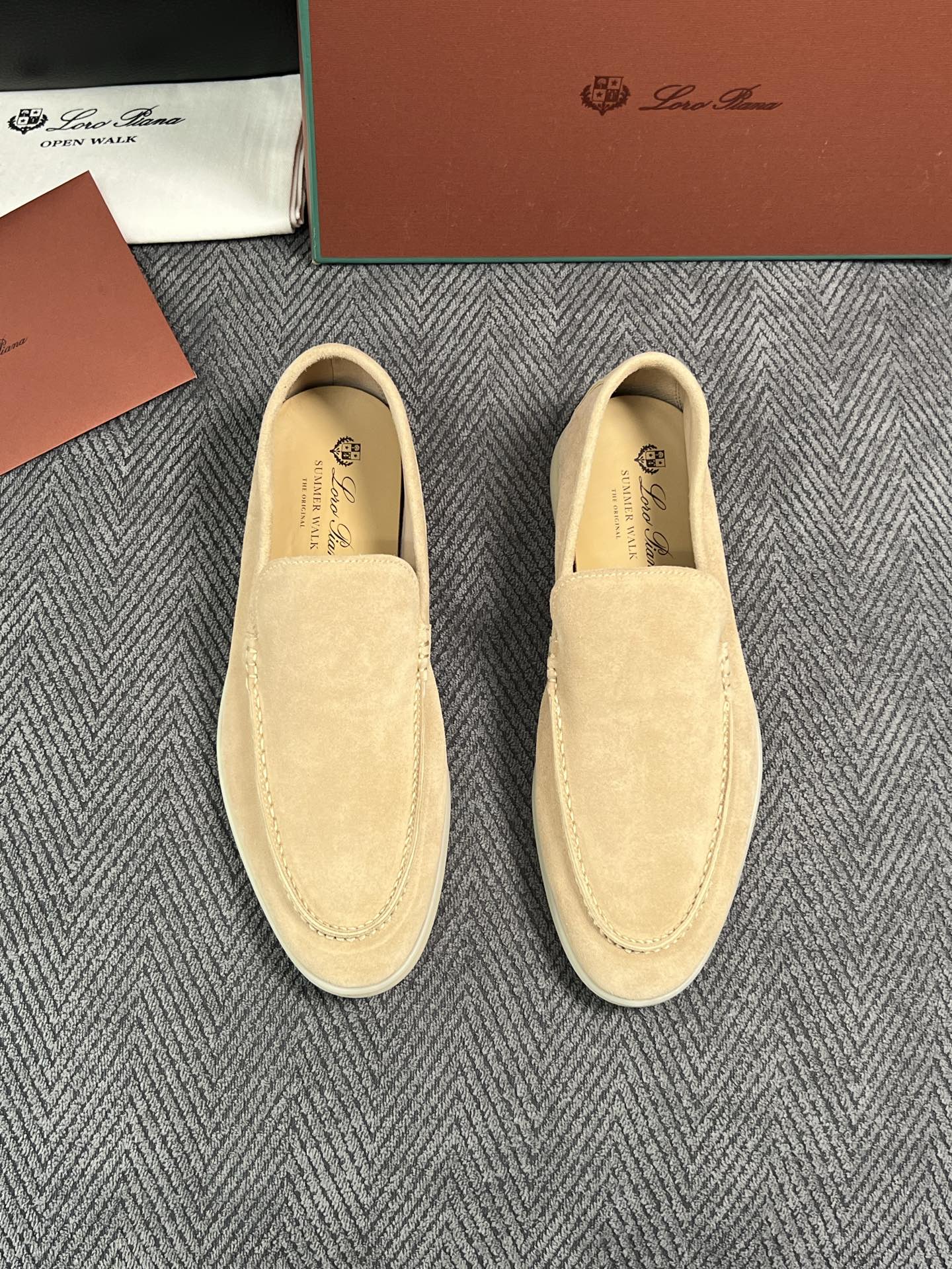 Loro Piana  高品质  顶级工艺品  诺悠翩雅  新品专柜同步原厂配置，鞋面意大利进口牛皮面料，高品质拼接工艺