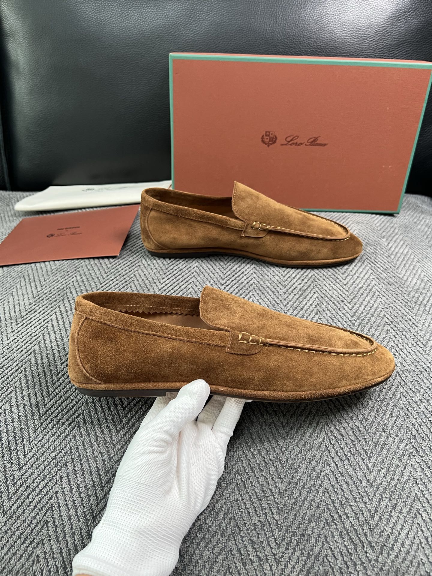 Loro Piana  高品质  顶级工艺品  诺悠翩雅  新品专柜同步原厂配置，鞋面意大利进口牛皮面料，高品质拼接工艺