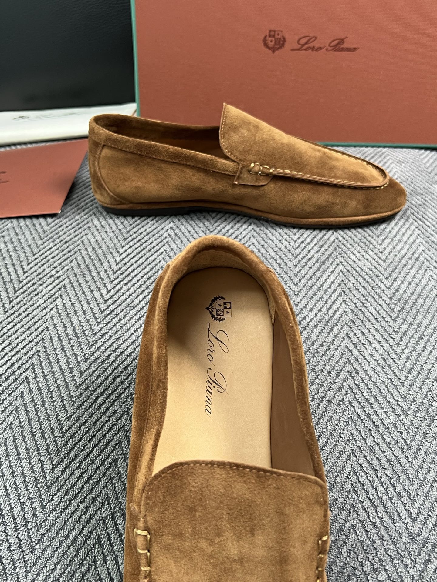 Loro Piana  高品质  顶级工艺品  诺悠翩雅  新品专柜同步原厂配置，鞋面意大利进口牛皮面料，高品质拼接工艺