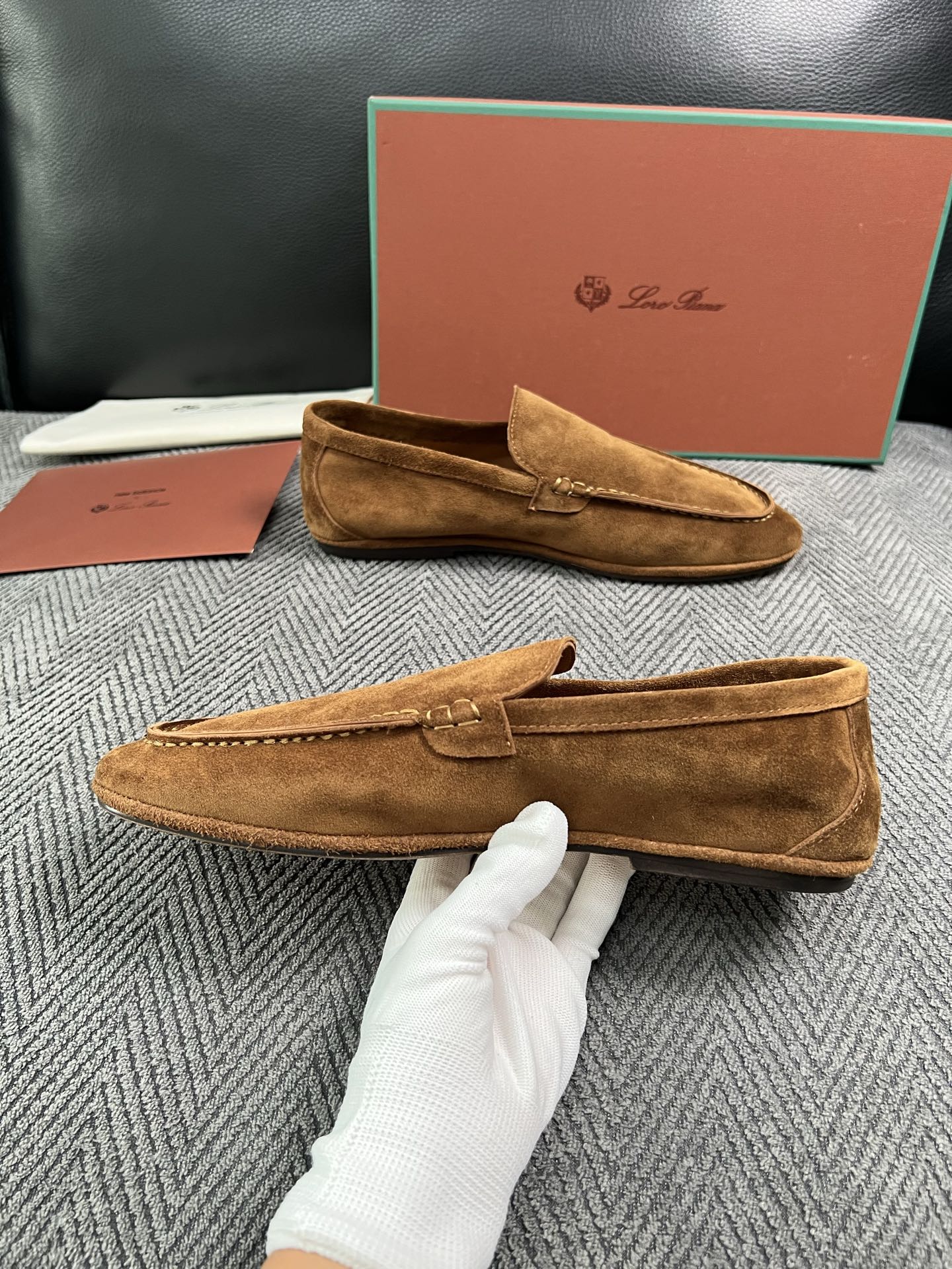 Loro Piana  高品质  顶级工艺品  诺悠翩雅  新品专柜同步原厂配置，鞋面意大利进口牛皮面料，高品质拼接工艺