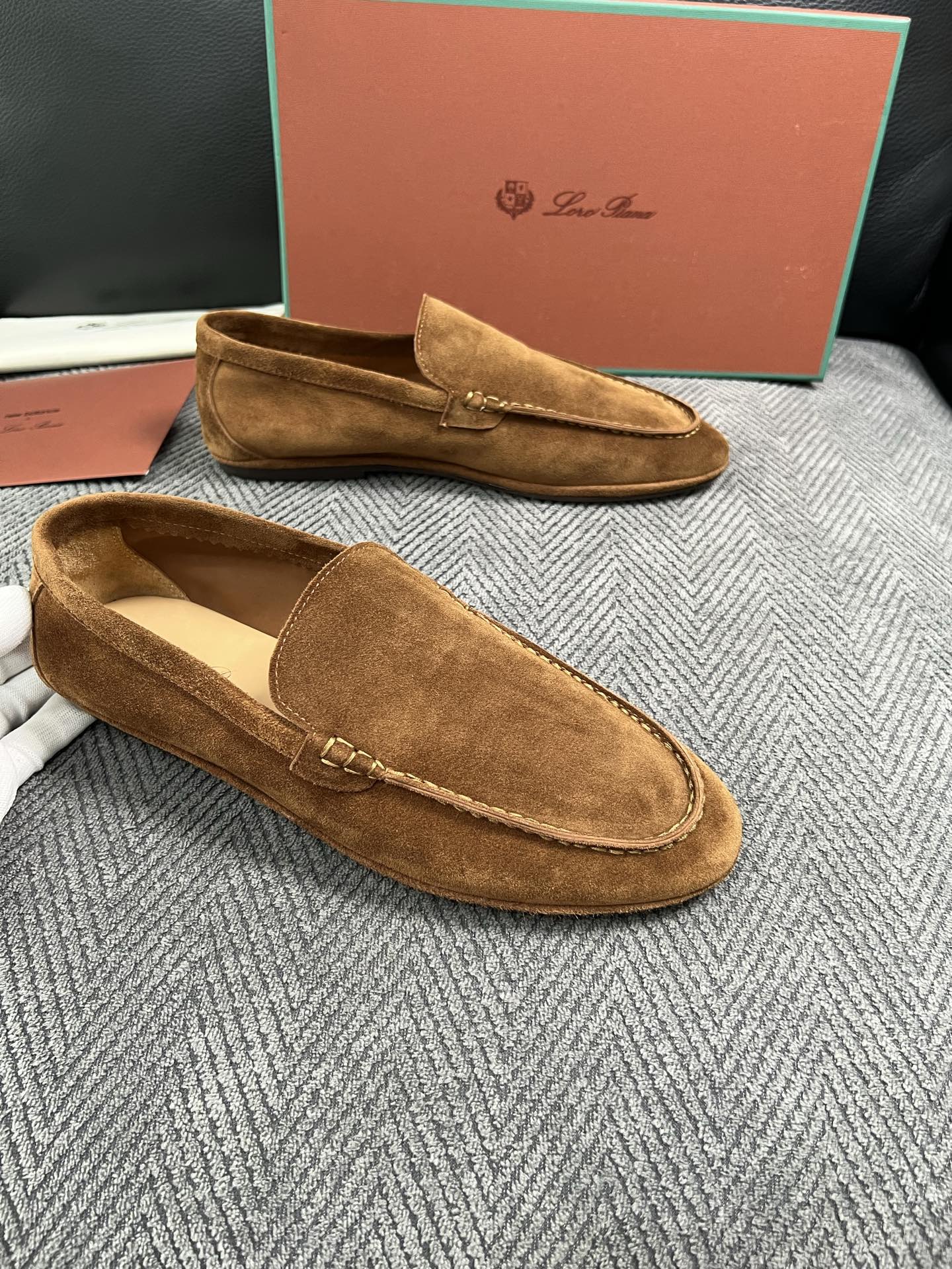 Loro Piana  高品质  顶级工艺品  诺悠翩雅  新品专柜同步原厂配置，鞋面意大利进口牛皮面料，高品质拼接工艺