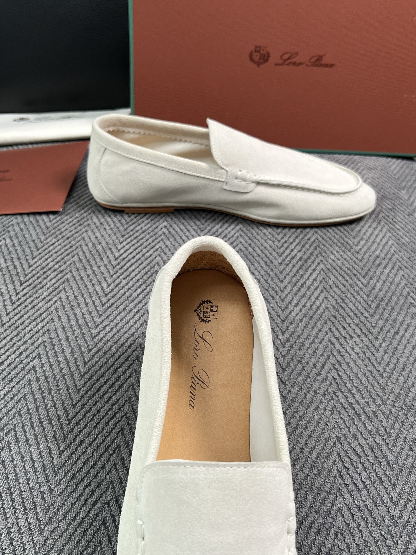 Loro Piana  高品质  顶级工艺品  诺悠翩雅  新品专柜同步原厂配置，鞋面意大利进口牛皮面料，高品质拼接工艺