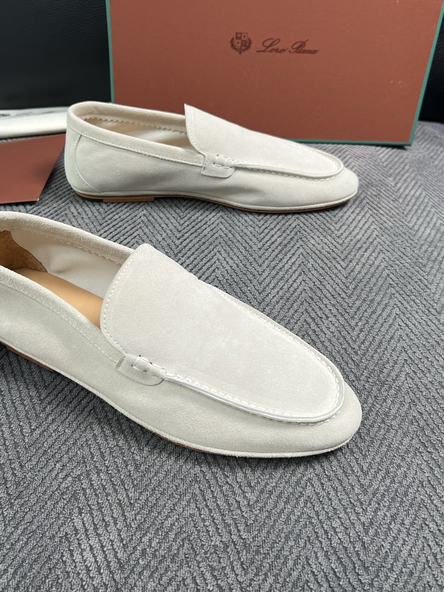 Loro Piana  高品质  顶级工艺品  诺悠翩雅  新品专柜同步原厂配置，鞋面意大利进口牛皮面料，高品质拼接工艺