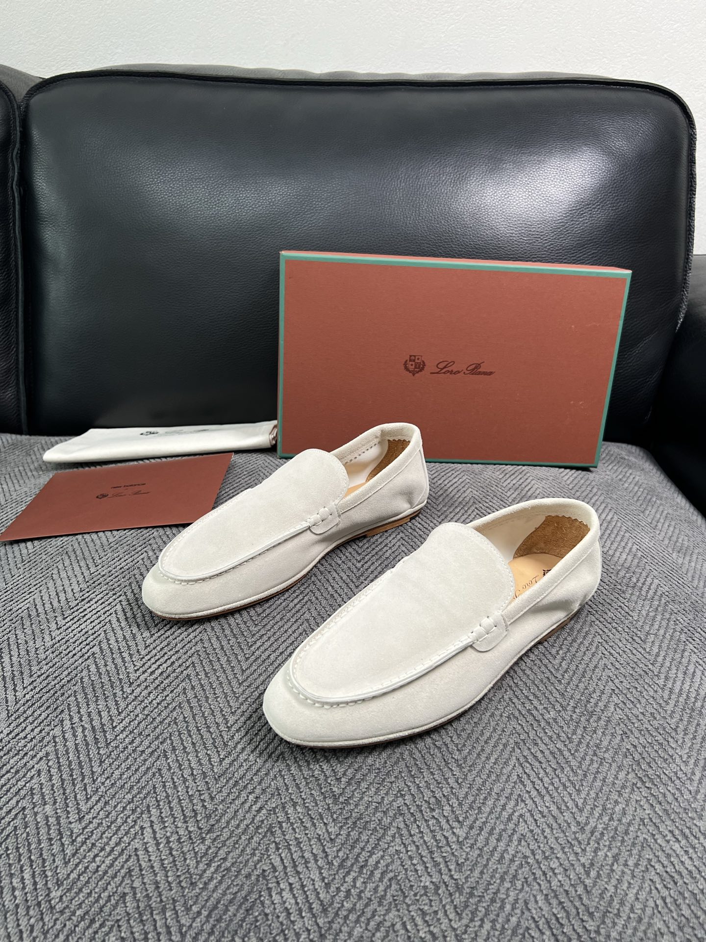 Loro Piana  高品质  顶级工艺品  诺悠翩雅  新品专柜同步原厂配置，鞋面意大利进口牛皮面料，高品质拼接工艺