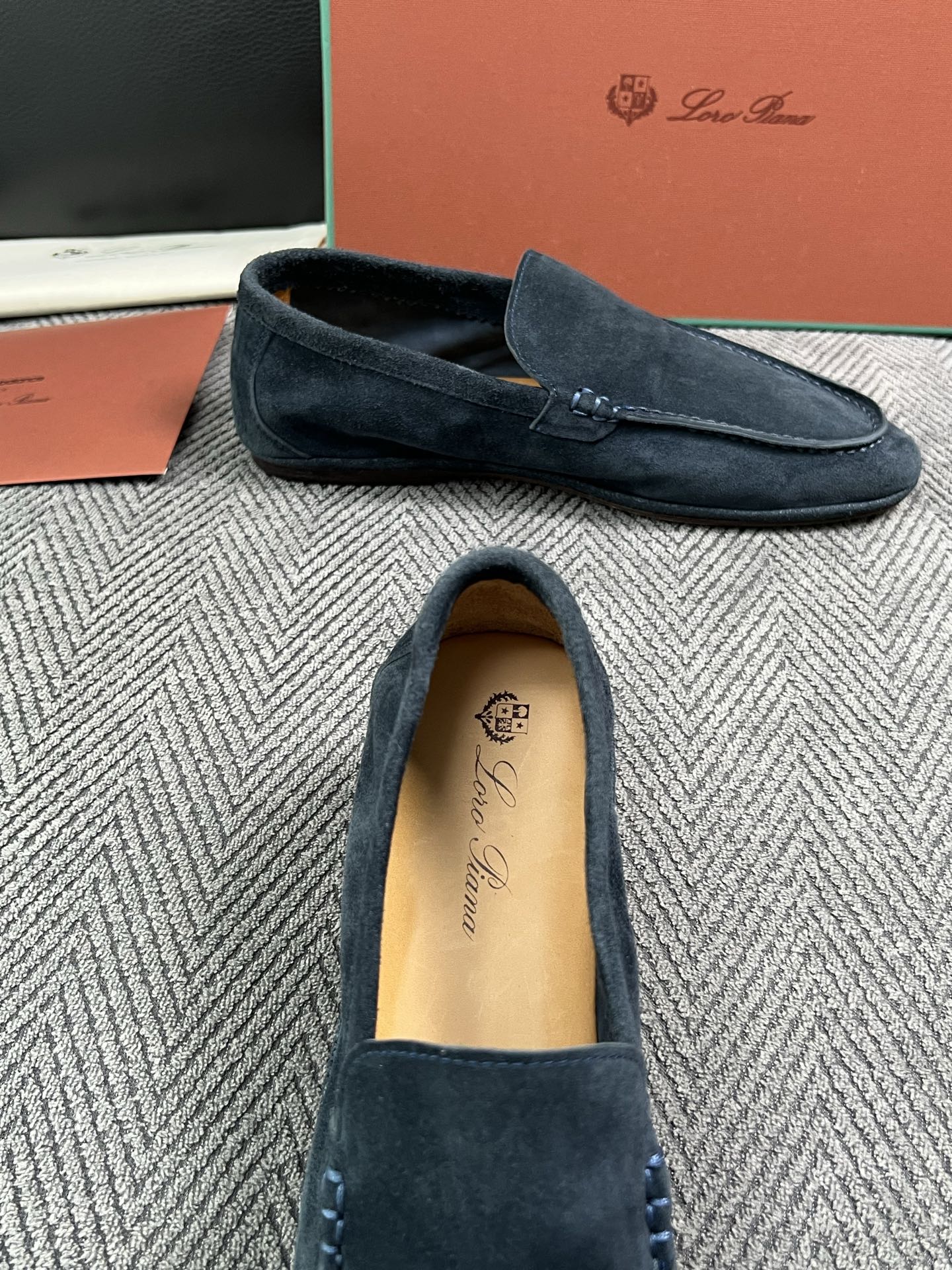 Loro Piana  高品质  顶级工艺品  诺悠翩雅  新品专柜同步原厂配置，鞋面意大利进口牛皮面料，高品质拼接工艺