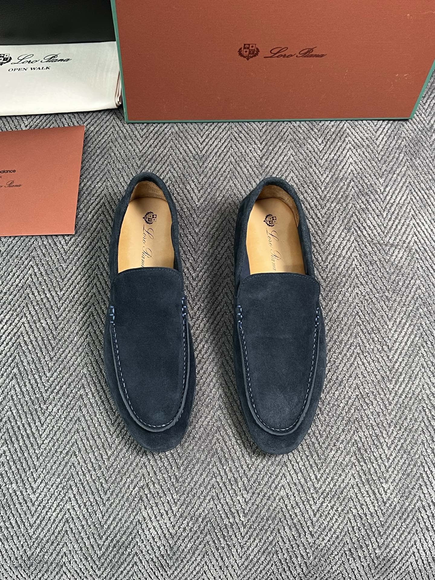 Loro Piana  高品质  顶级工艺品  诺悠翩雅  新品专柜同步原厂配置，鞋面意大利进口牛皮面料，高品质拼接工艺