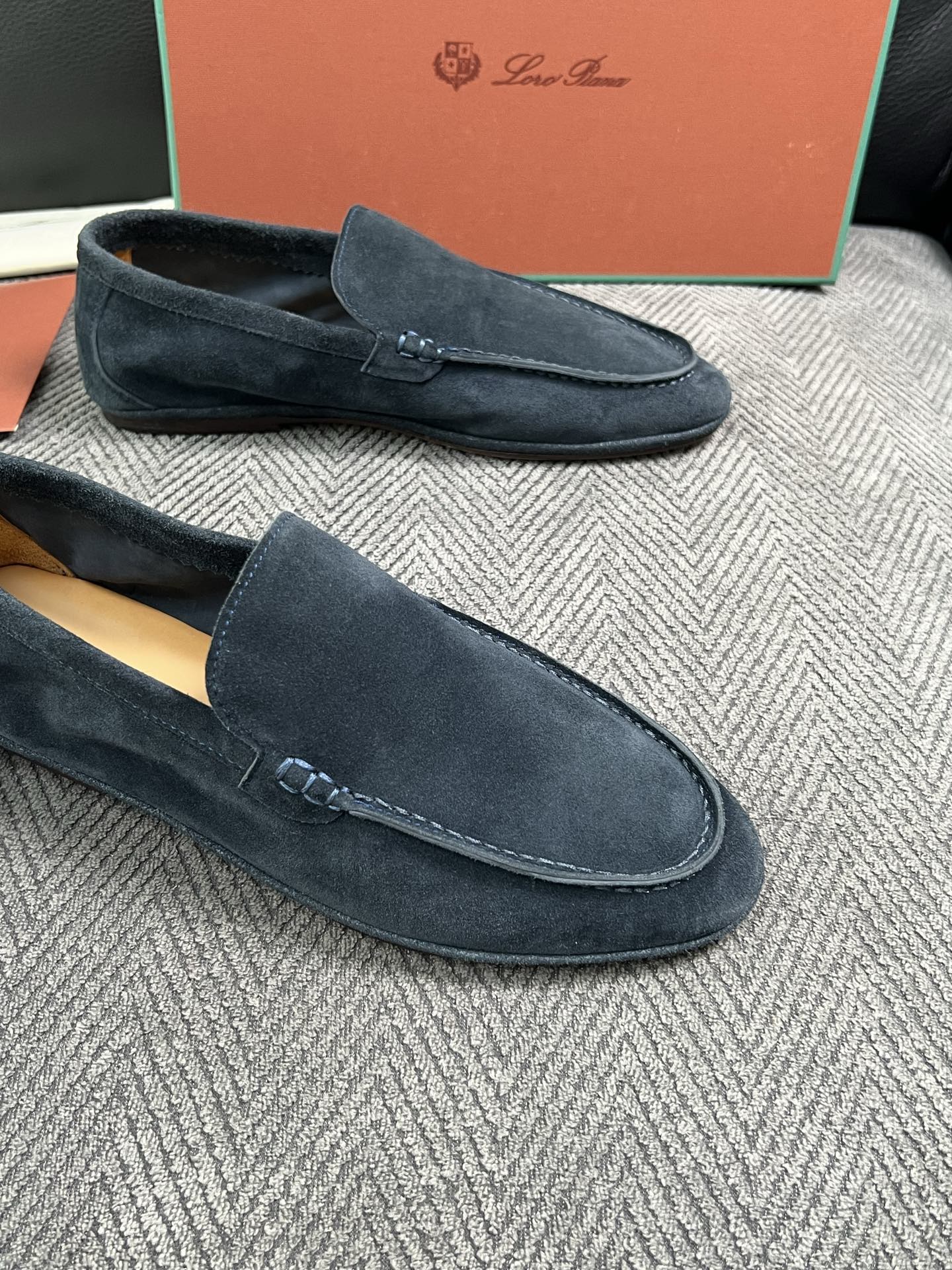 Loro Piana  高品质  顶级工艺品  诺悠翩雅  新品专柜同步原厂配置，鞋面意大利进口牛皮面料，高品质拼接工艺