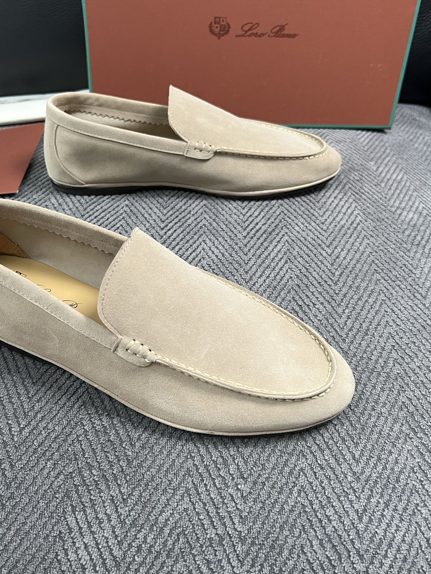 Loro Piana  高品质  顶级工艺品  诺悠翩雅  新品专柜同步原厂配置，鞋面意大利进口牛皮面料，高品质拼接工艺