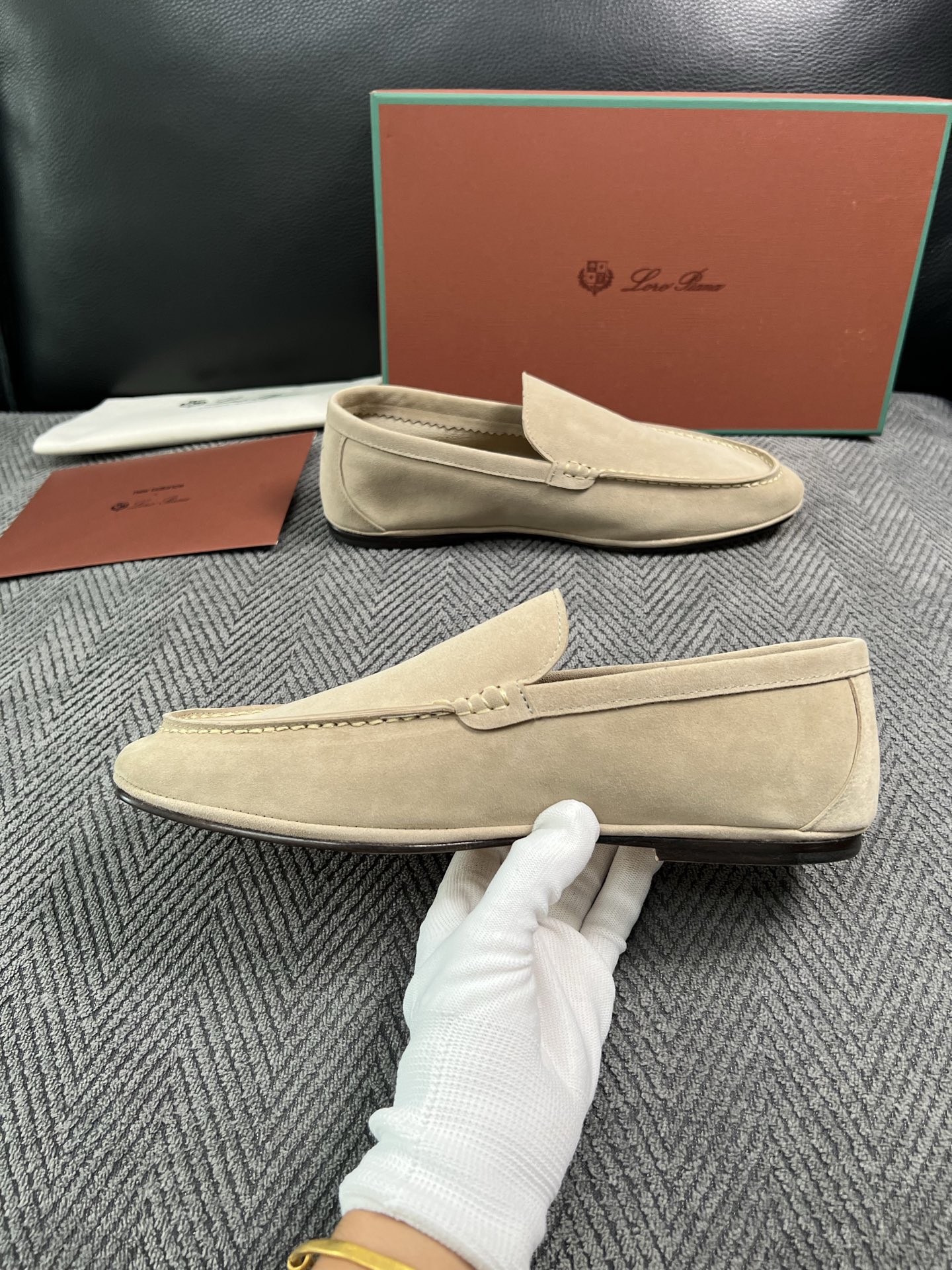 Loro Piana  高品质  顶级工艺品  诺悠翩雅  新品专柜同步原厂配置，鞋面意大利进口牛皮面料，高品质拼接工艺