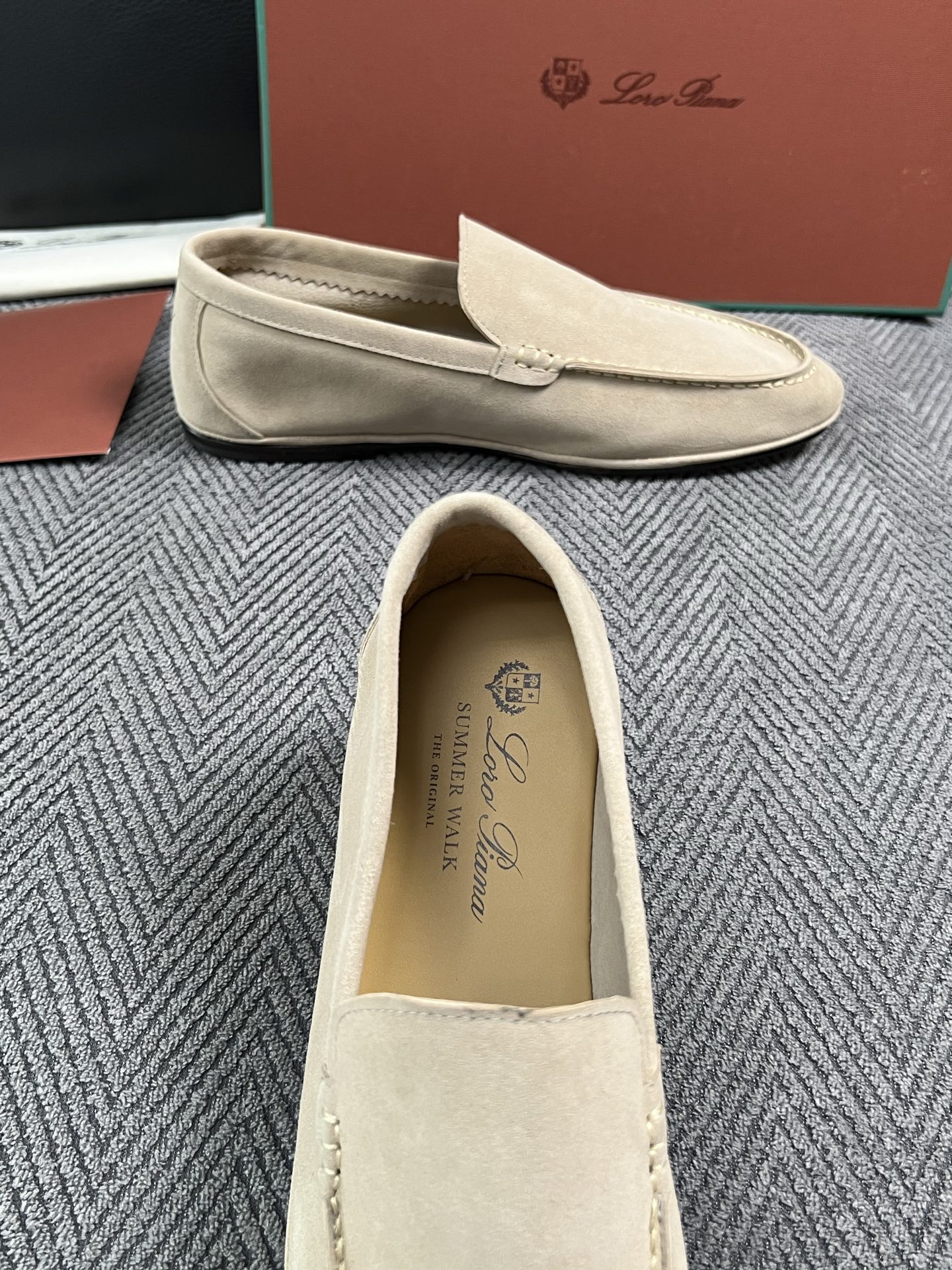 Loro Piana  高品质  顶级工艺品  诺悠翩雅  新品专柜同步原厂配置，鞋面意大利进口牛皮面料，高品质拼接工艺
