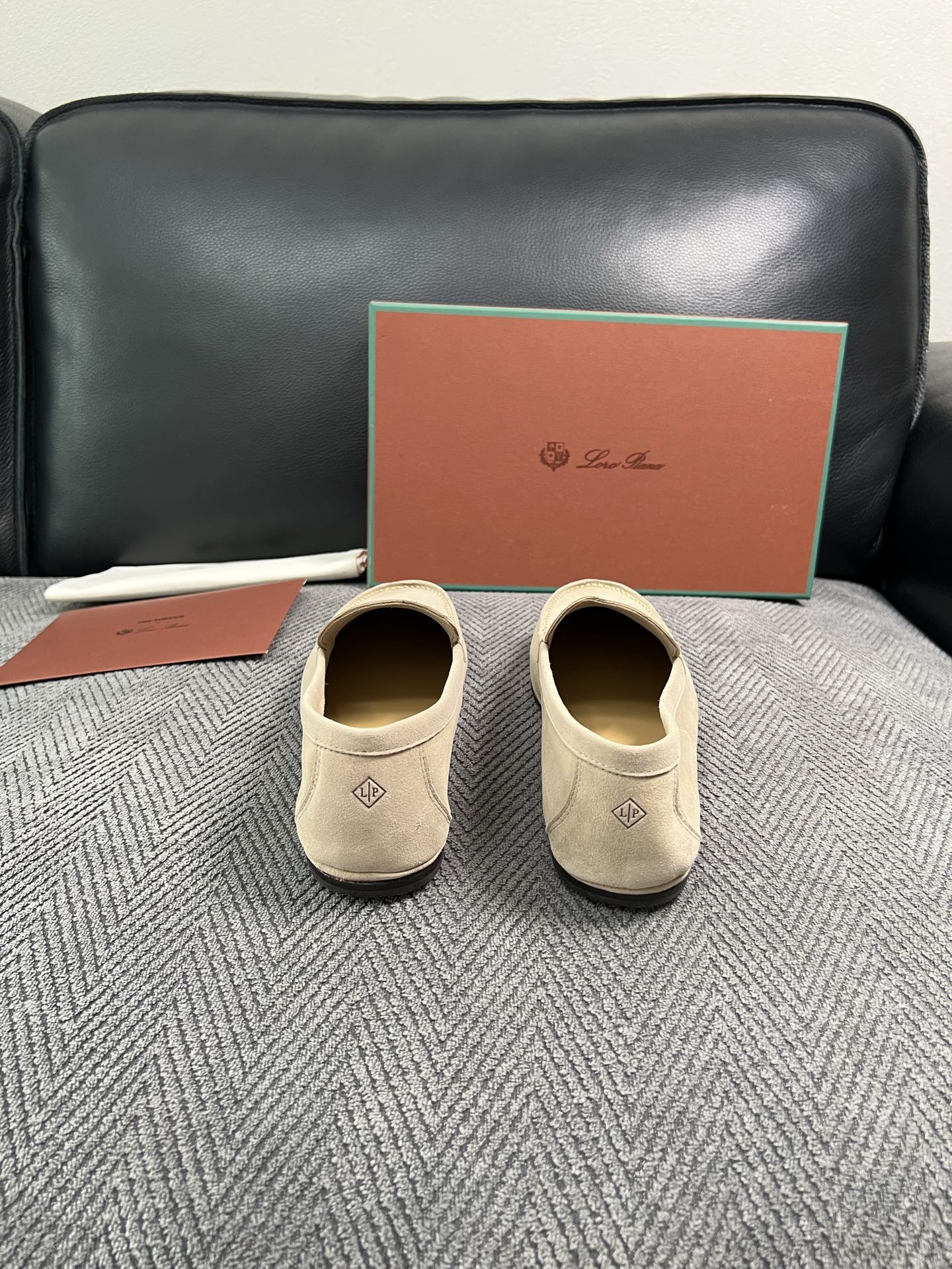 Loro Piana  高品质  顶级工艺品  诺悠翩雅  新品专柜同步原厂配置，鞋面意大利进口牛皮面料，高品质拼接工艺