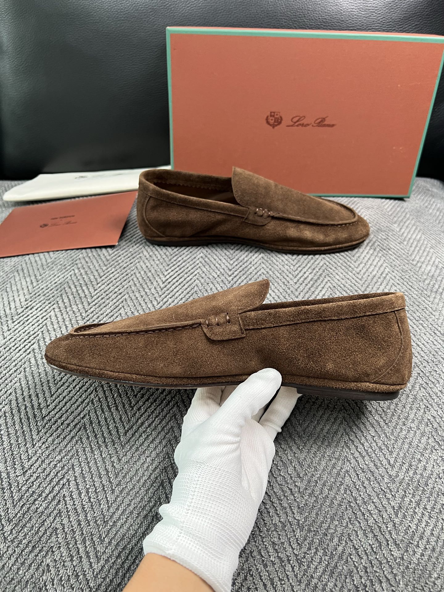 Loro Piana  高品质  顶级工艺品  诺悠翩雅  新品专柜同步原厂配置，鞋面意大利进口牛皮面料，高品质拼接工艺
